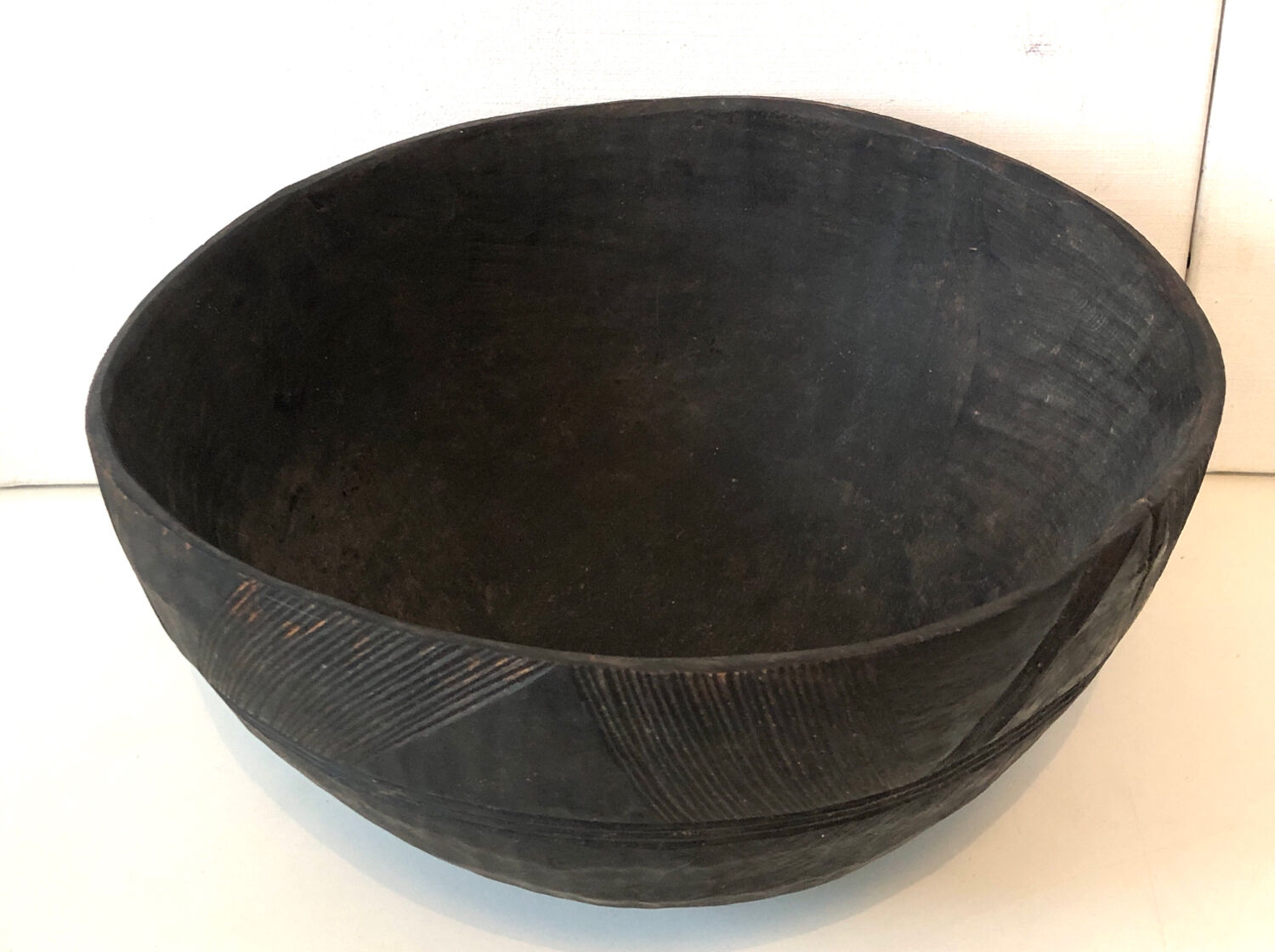 Pot sculpté bois noir africain
