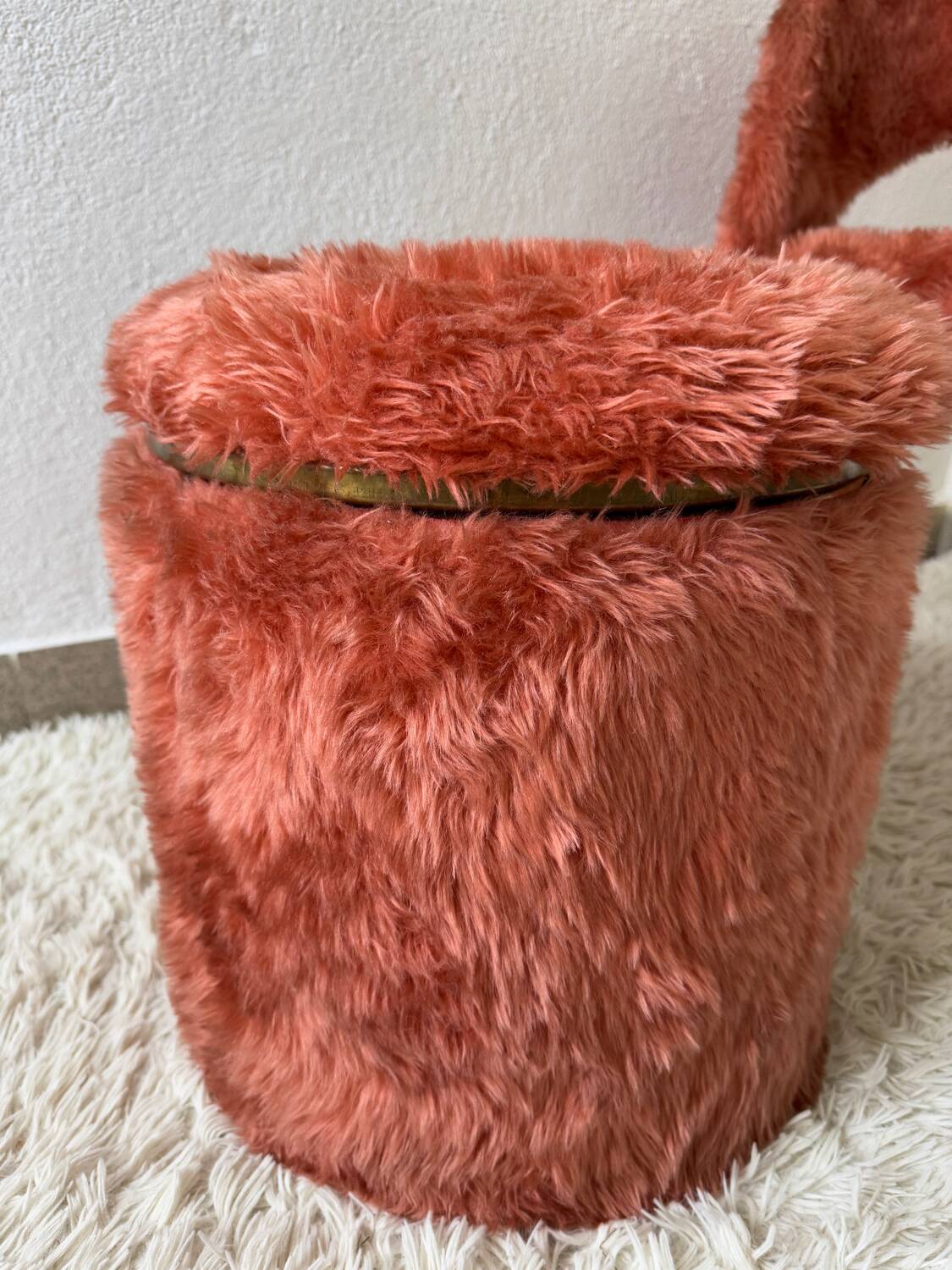 Chaise et pouf moumoute années 70