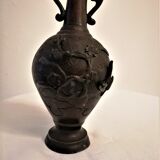 Pair of Asian bronze vases. Late nineteenth, early twentieth.