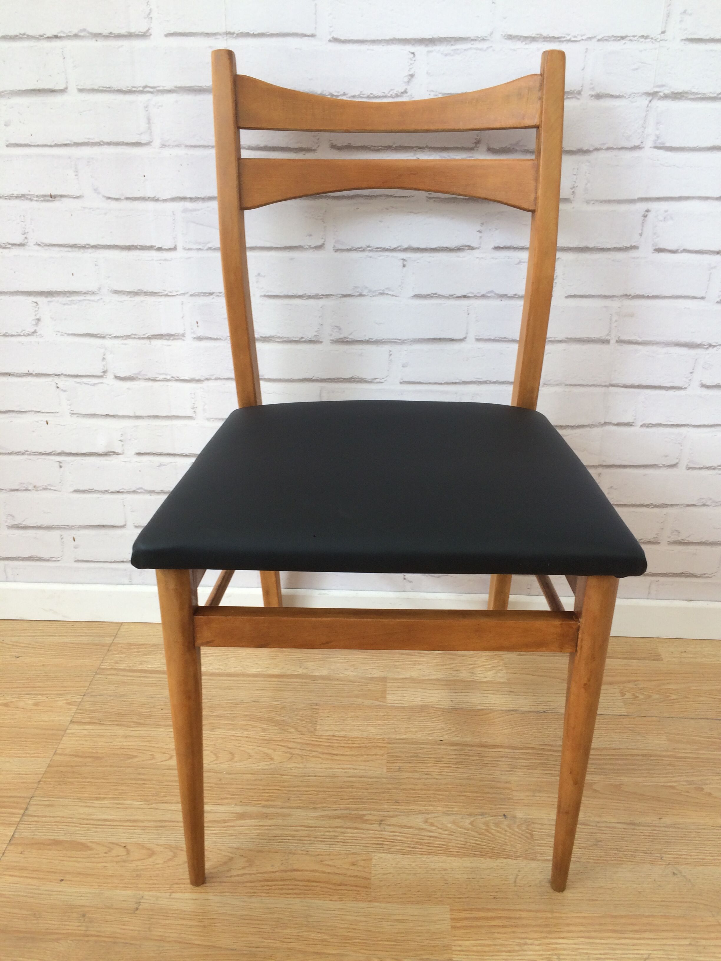 Lot of 2 Scandinavian chairs