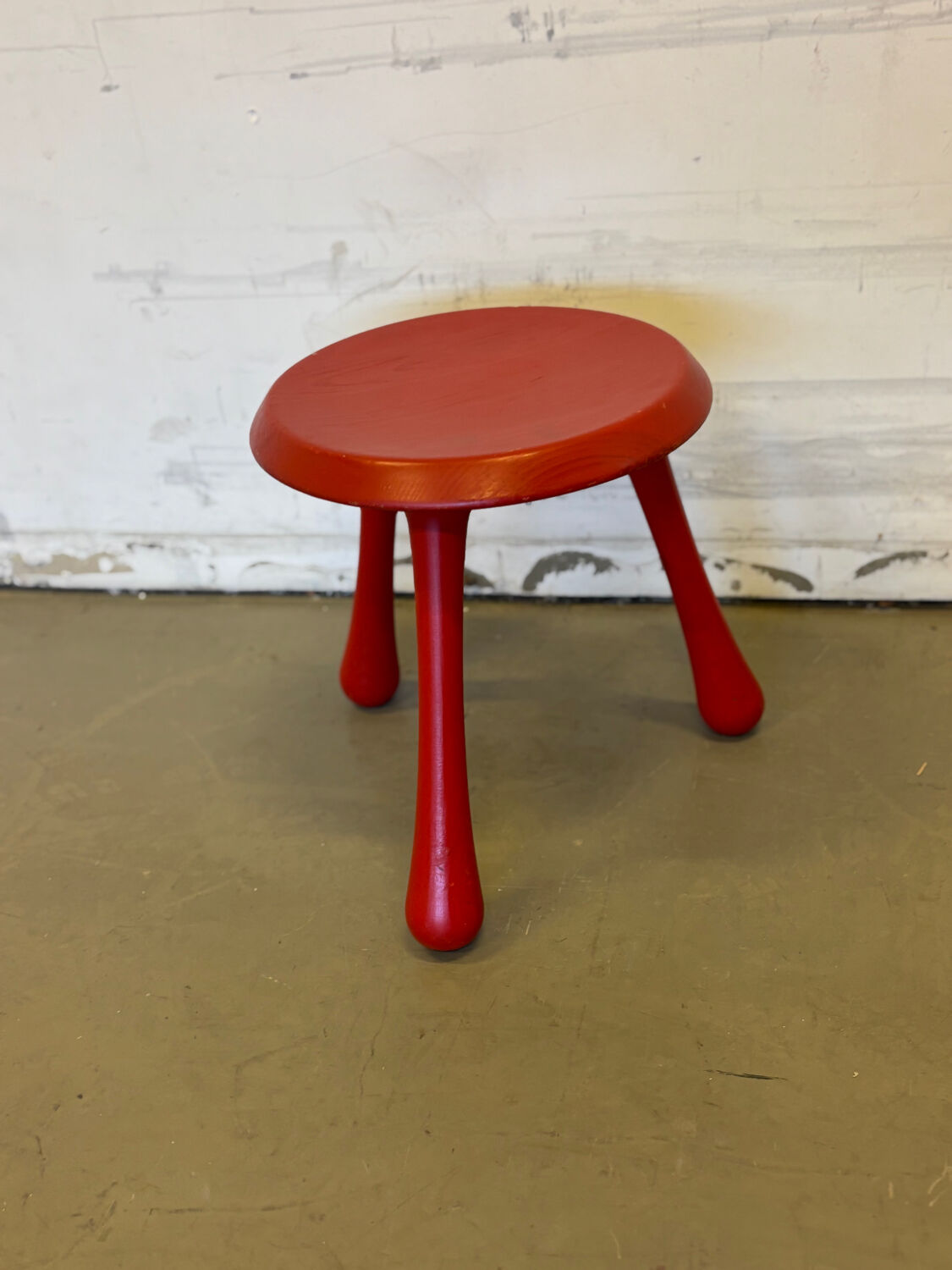 VIP Habitat stool by Ingcar Kampred