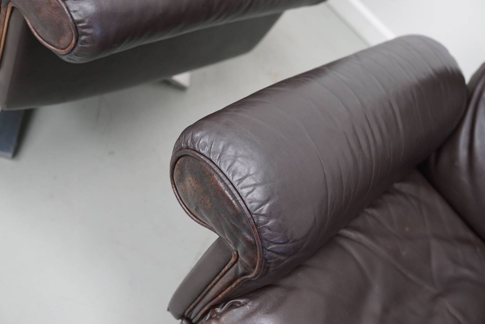 Pair of Vintage De Sede DS-31 Swivel Armchairs in Brown Leather