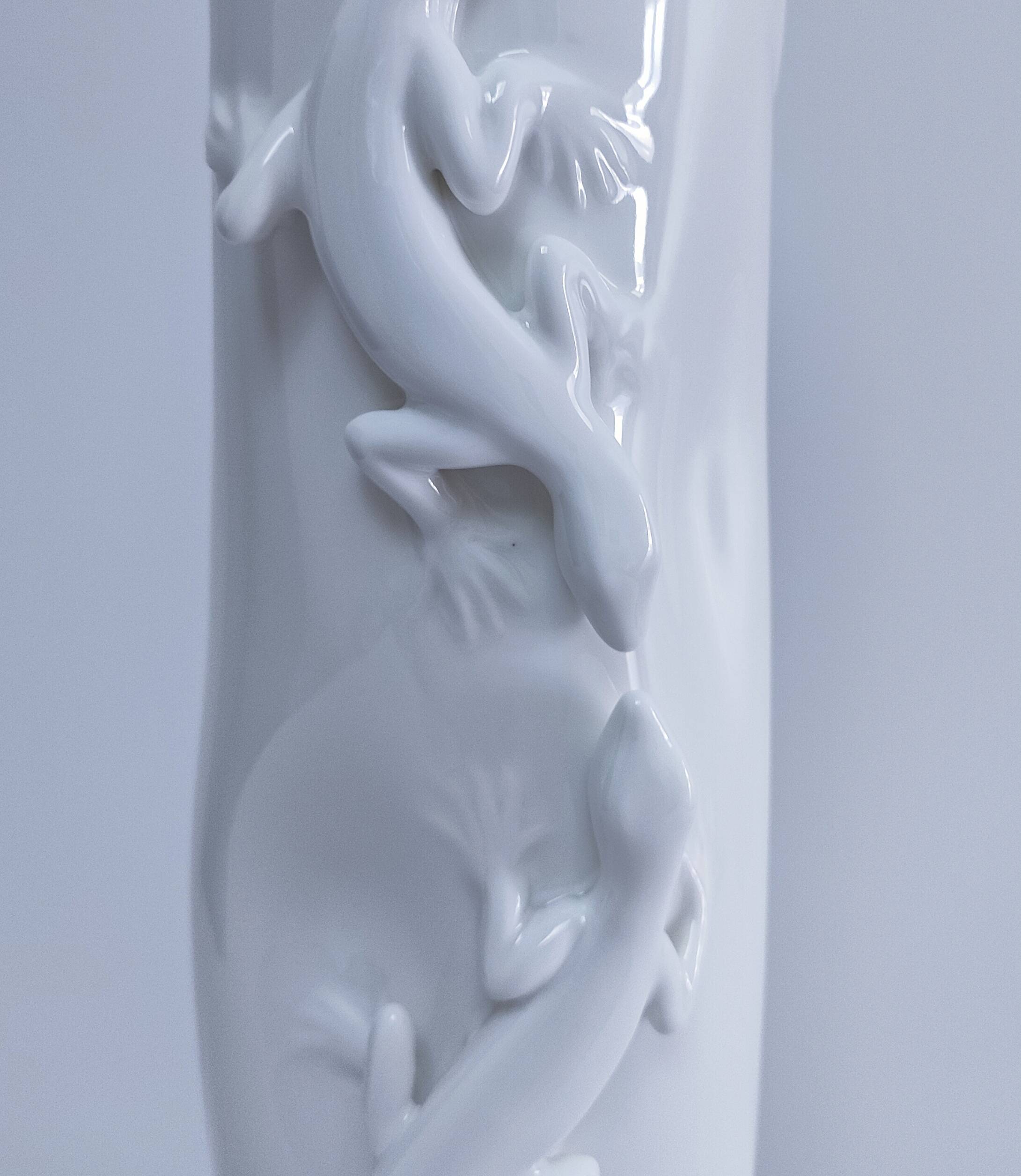 Designer porcelain lizard roll vase