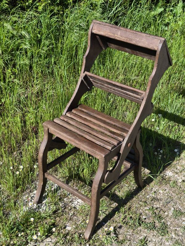 Chaise, escabeau de bibliothèque