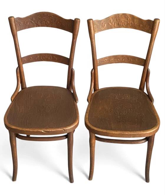Rare set of Thonet-Mundus antique chairs, circa 1920 – elegance of Viennese Secession in bent wood.