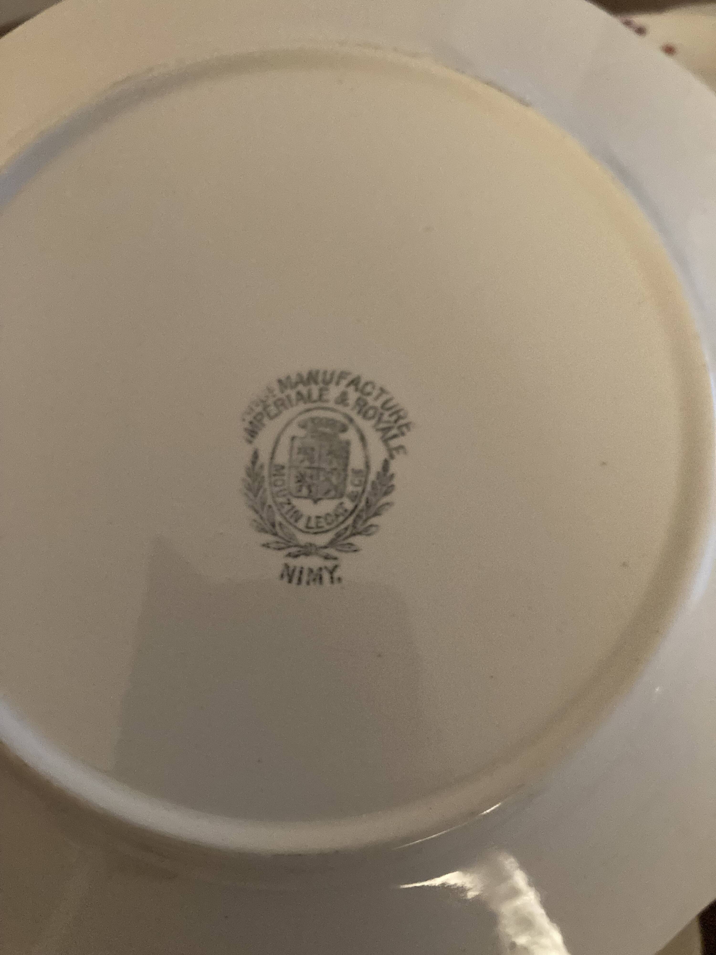 13 decorative plates with hummingbird design in fine earthenware by Mouzin Lecat, 19th century.