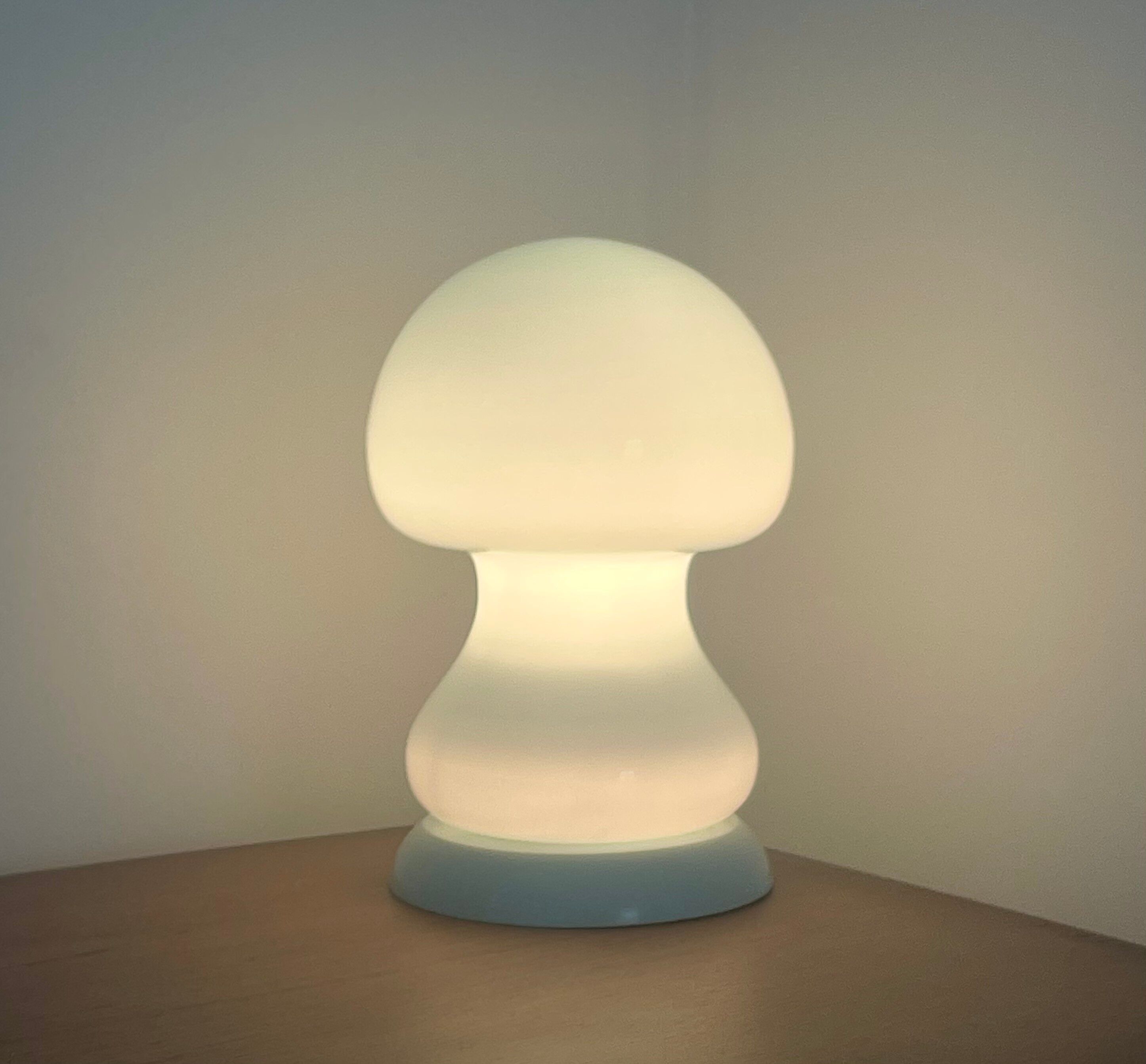 Lampe champignon en opaline 1970.