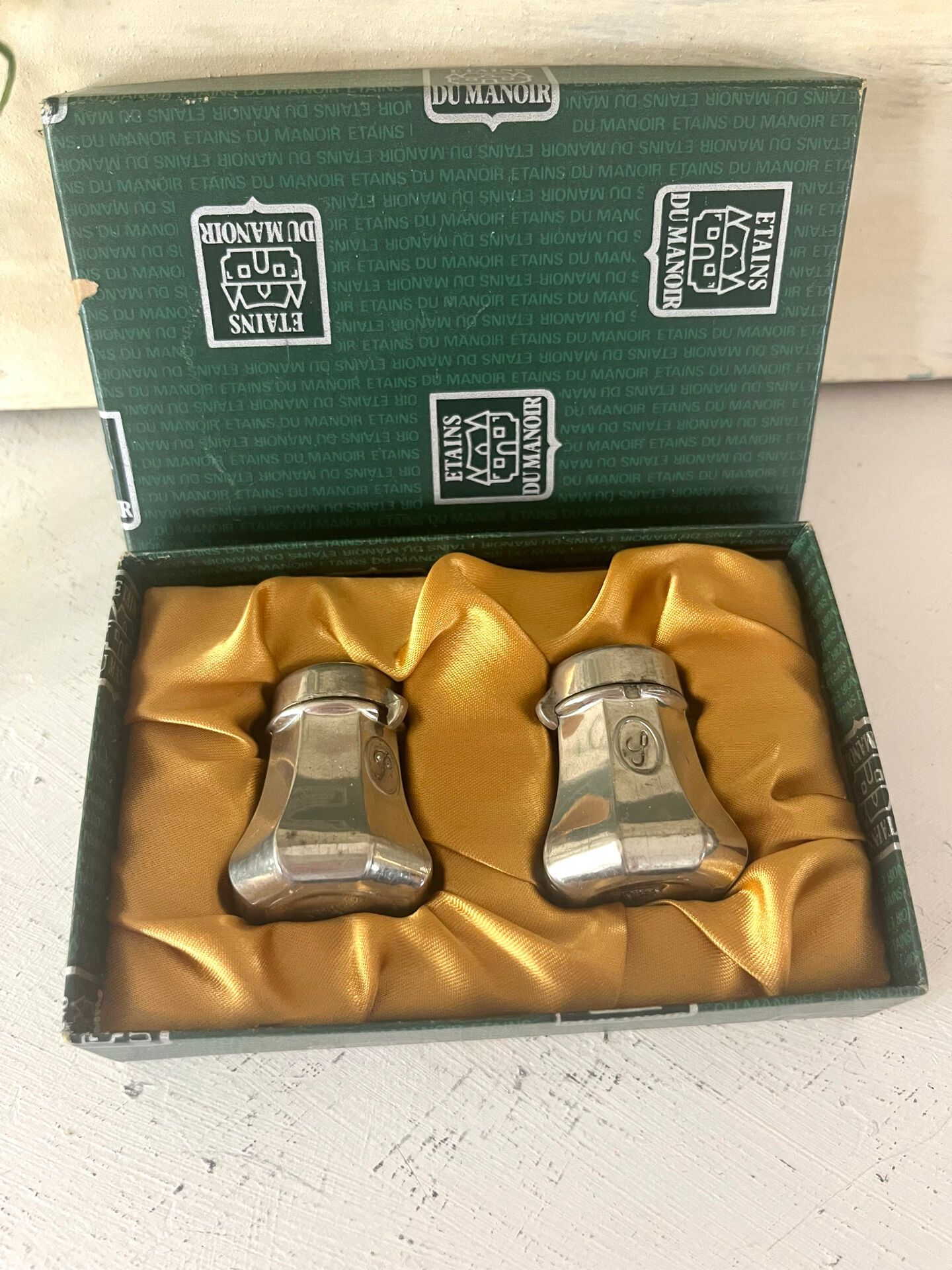 French pewter salt and pepper shakers set Etains du Manoir with origin