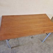 Etienne Fermigier (1932-1973) Table en aluminium et métal laqué noir 1960