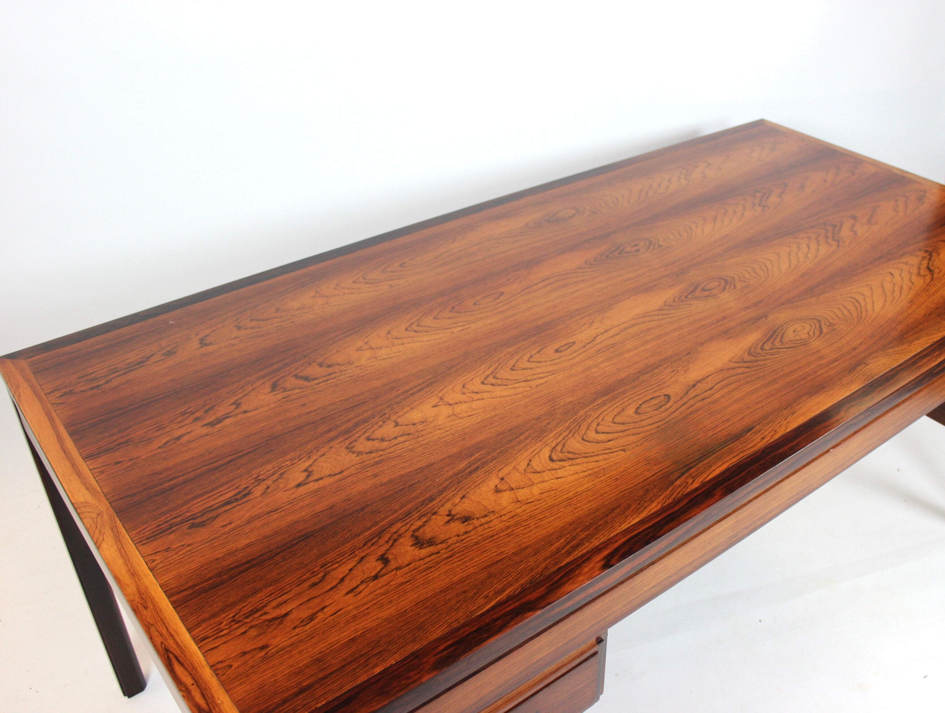 Bureau en bois de rose des années 1960