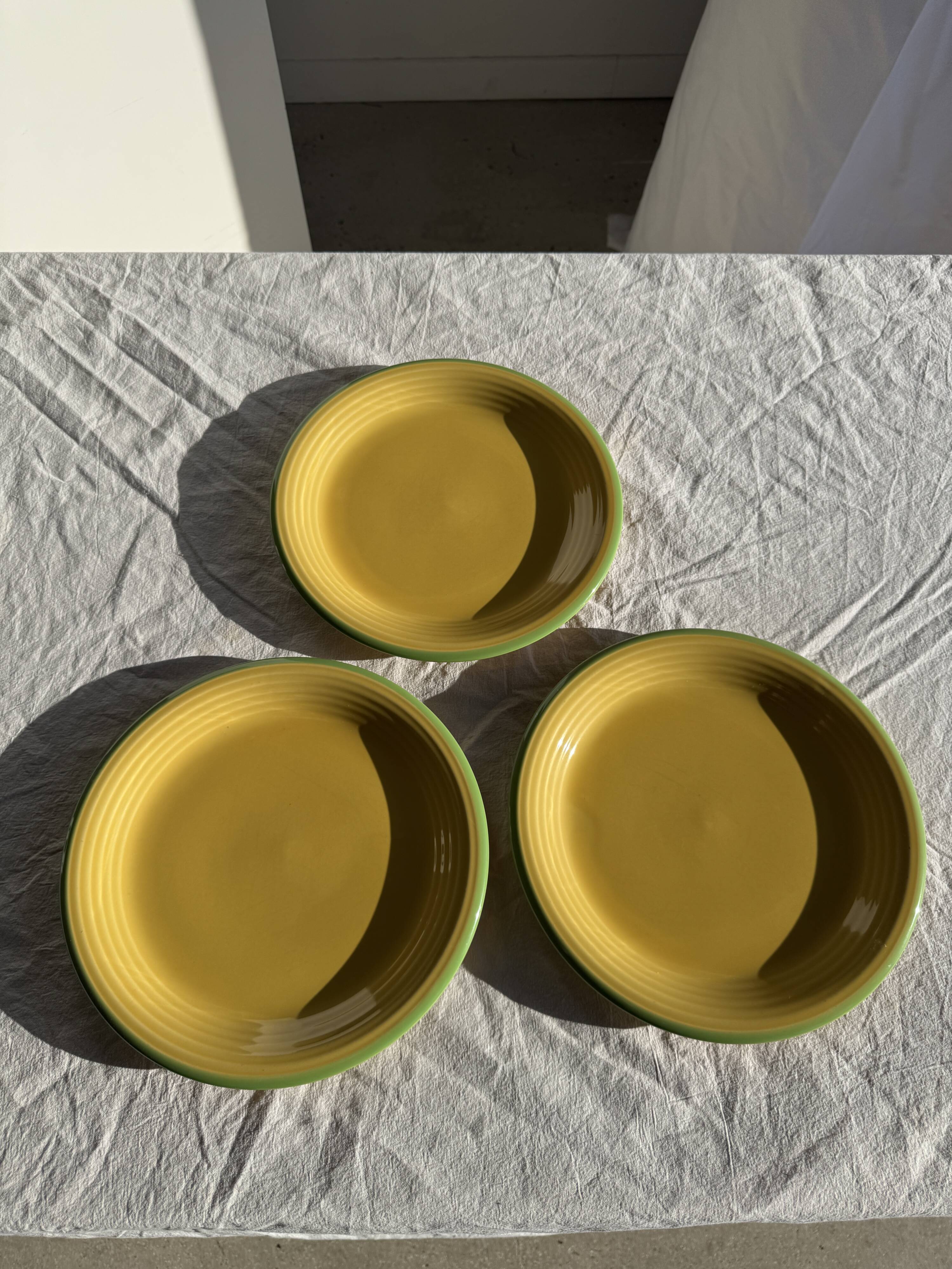 Set of 3 large flat green Italian plates D28.5