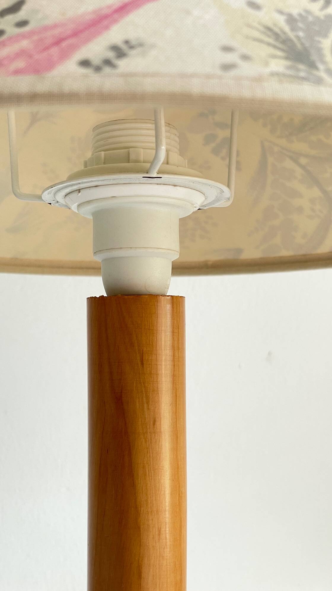 LAMP in Solid Pine Floral Shade VINTAGE