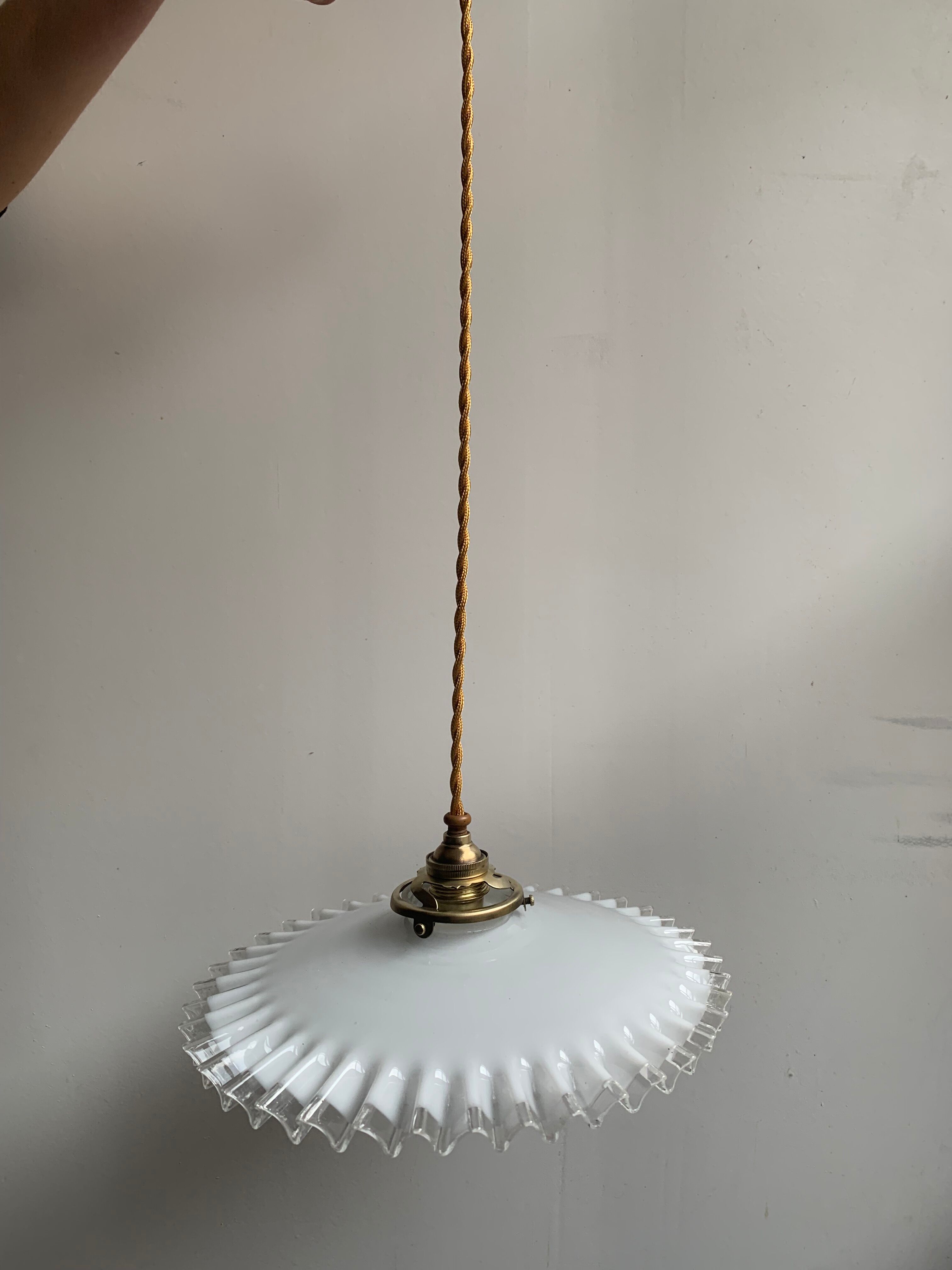 Opaline suspension with brass claw