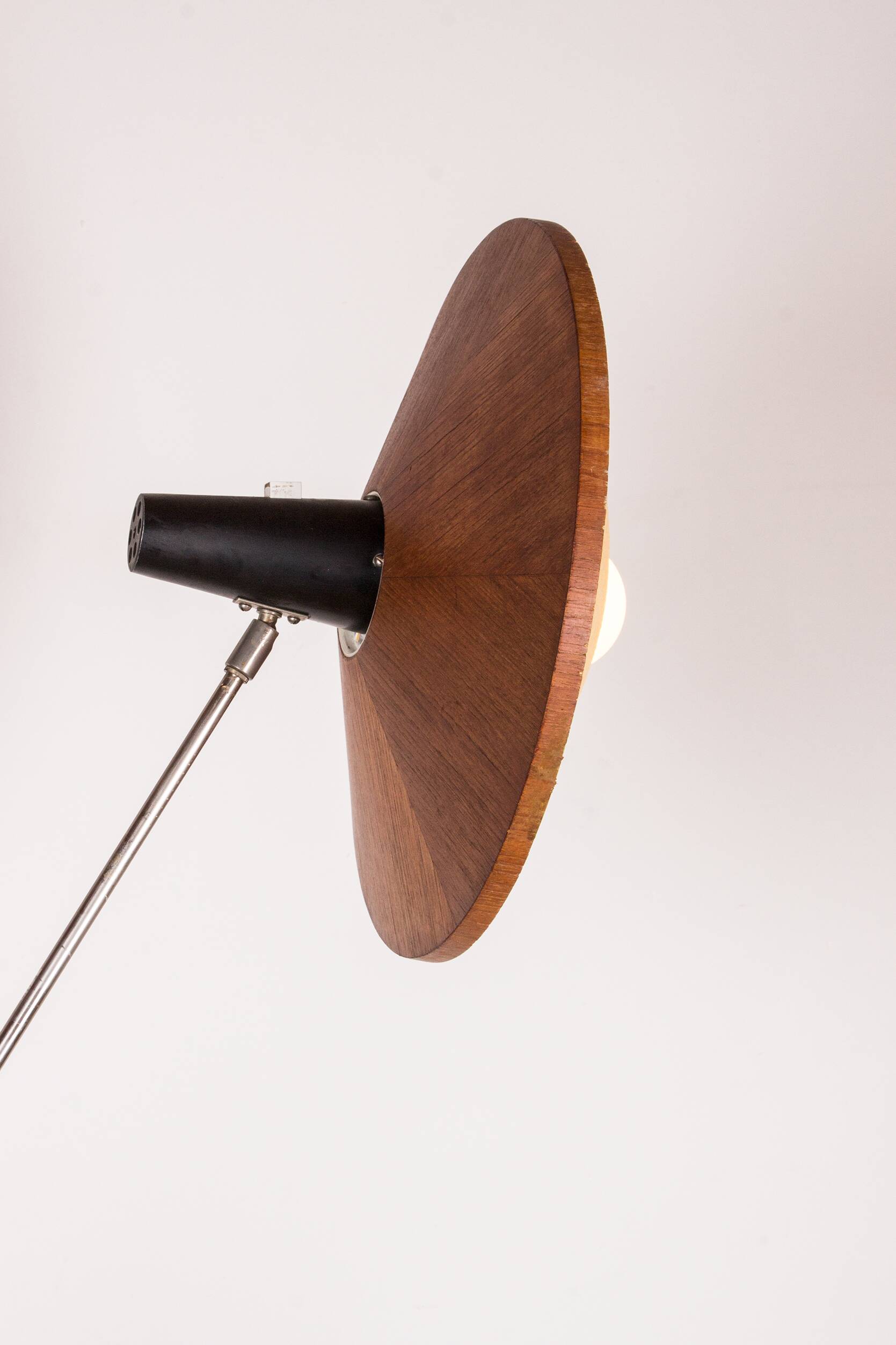 Large tilting floor lamp in steel and teak by Georges Frydman 1960.