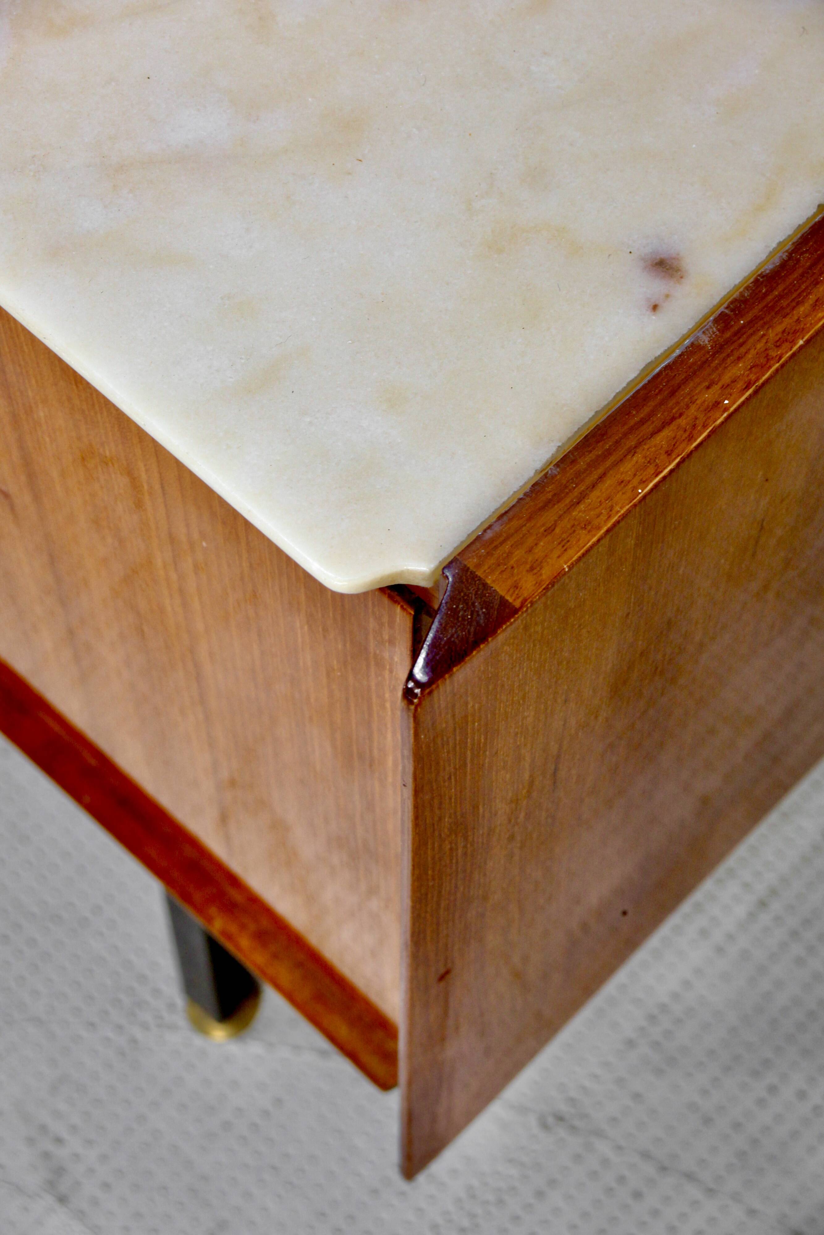 Enfilade italienne en teck, marbre de Carrare, laiton et acier, années 50