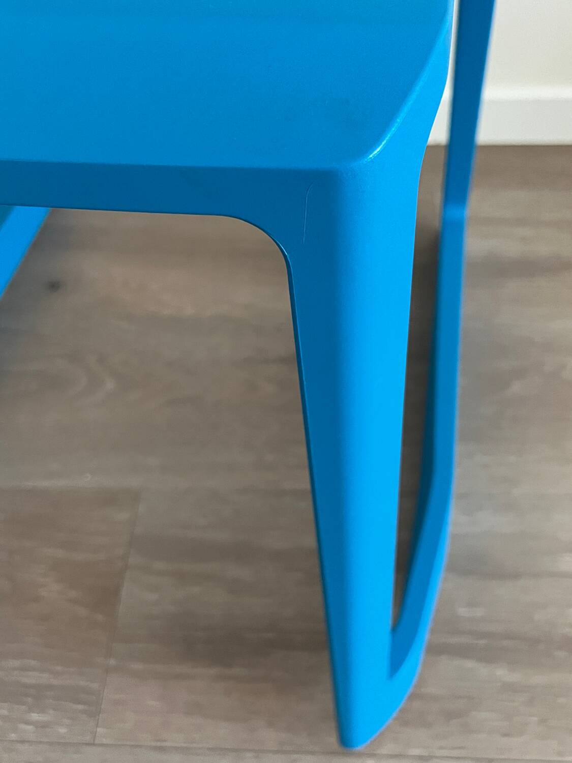 Vitra chair tip tone