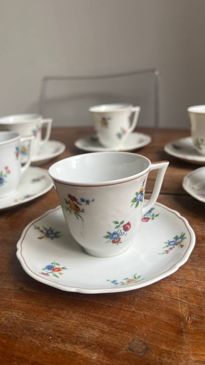 Service ancien à café/thé – tasses et soucoupes en porcelaine de Limoges.