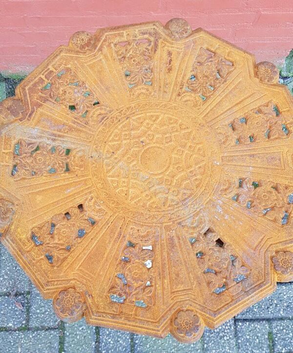 Table de Jardin Art Nouveau en Fonte