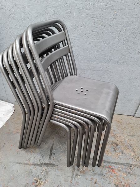 Série de six chaises Tolix patine graphite