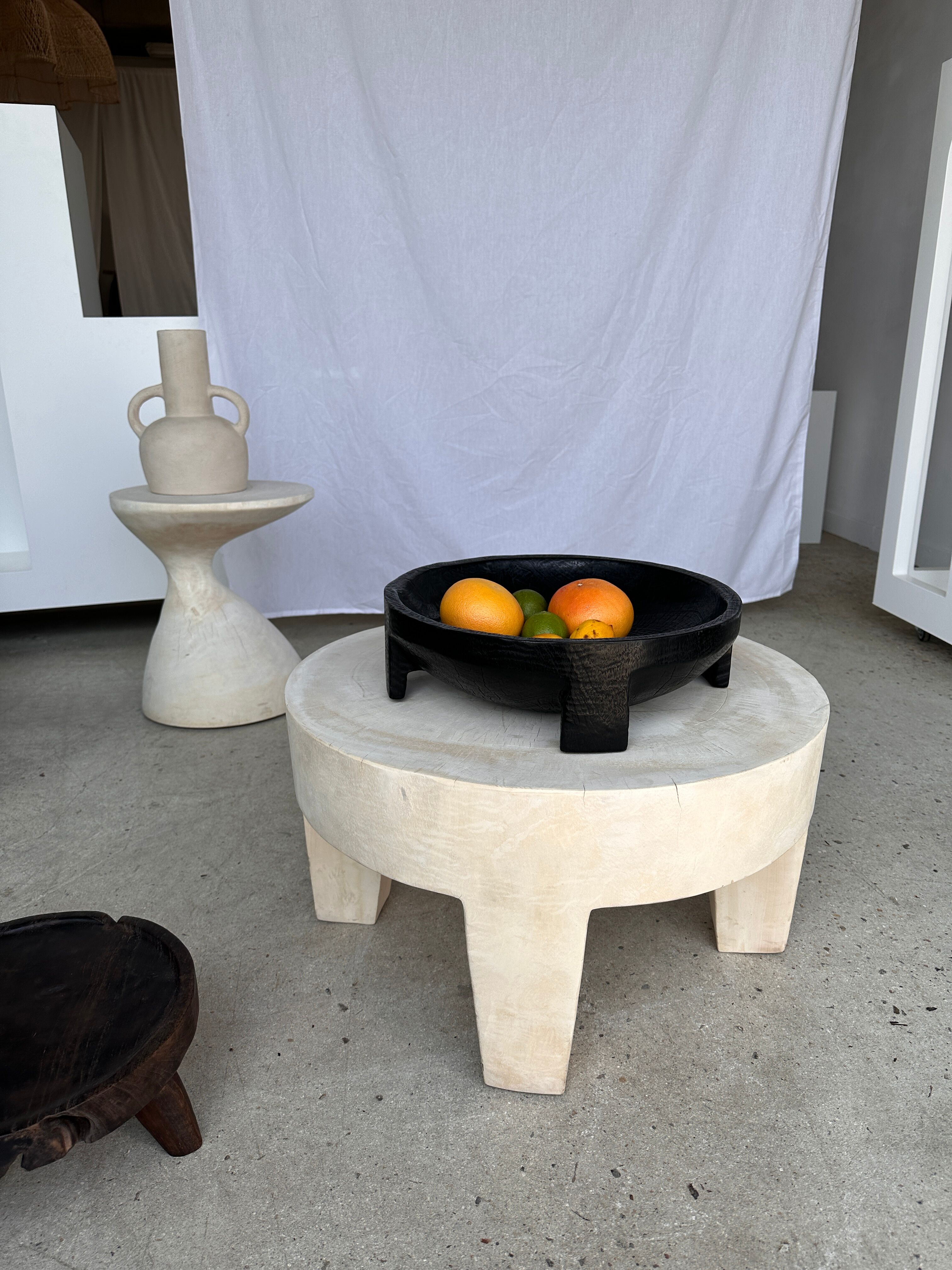 Cut in monoxyl mango wood