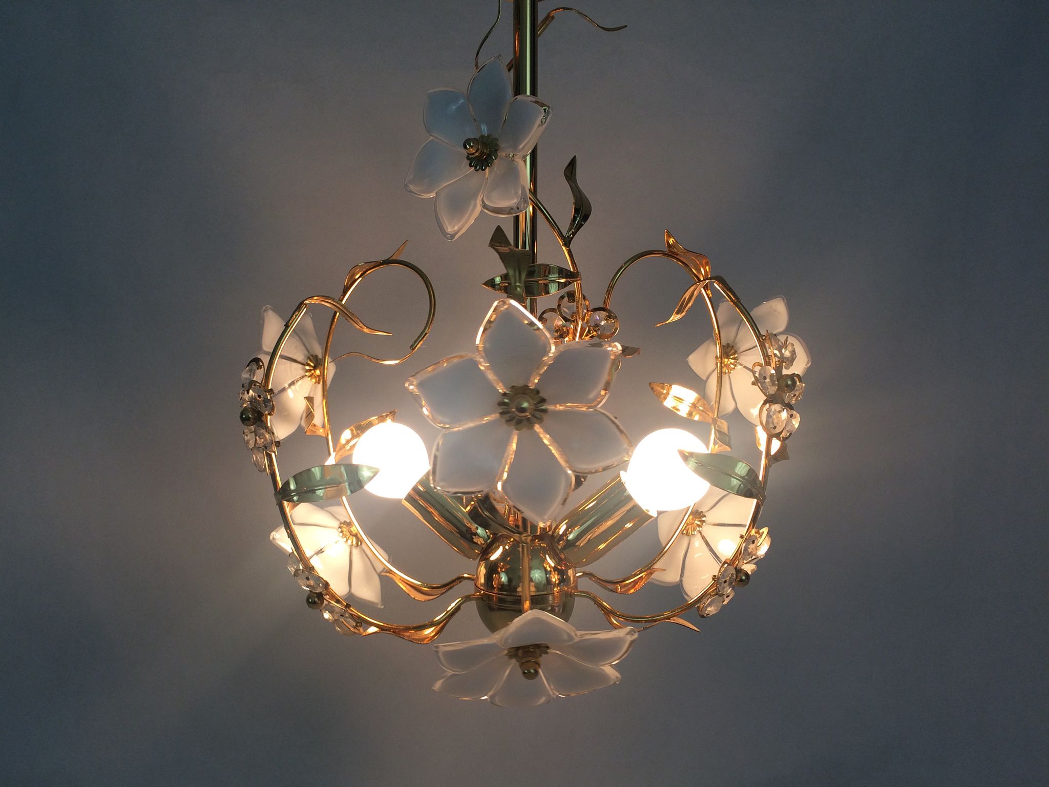 Vintage flower chandelier in Murano glass and brass with 2 burners. Year 70