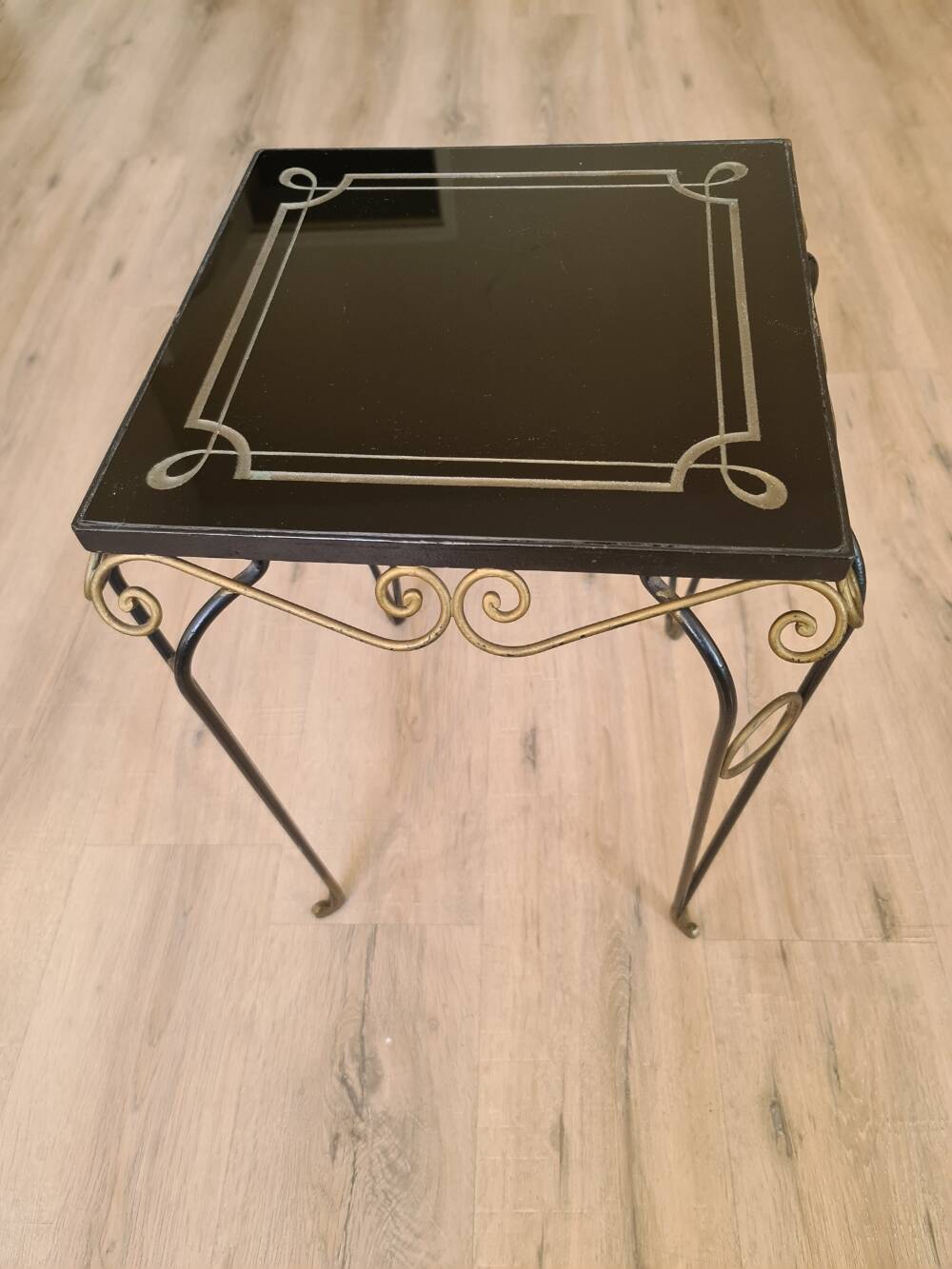 Vintage pedestal table