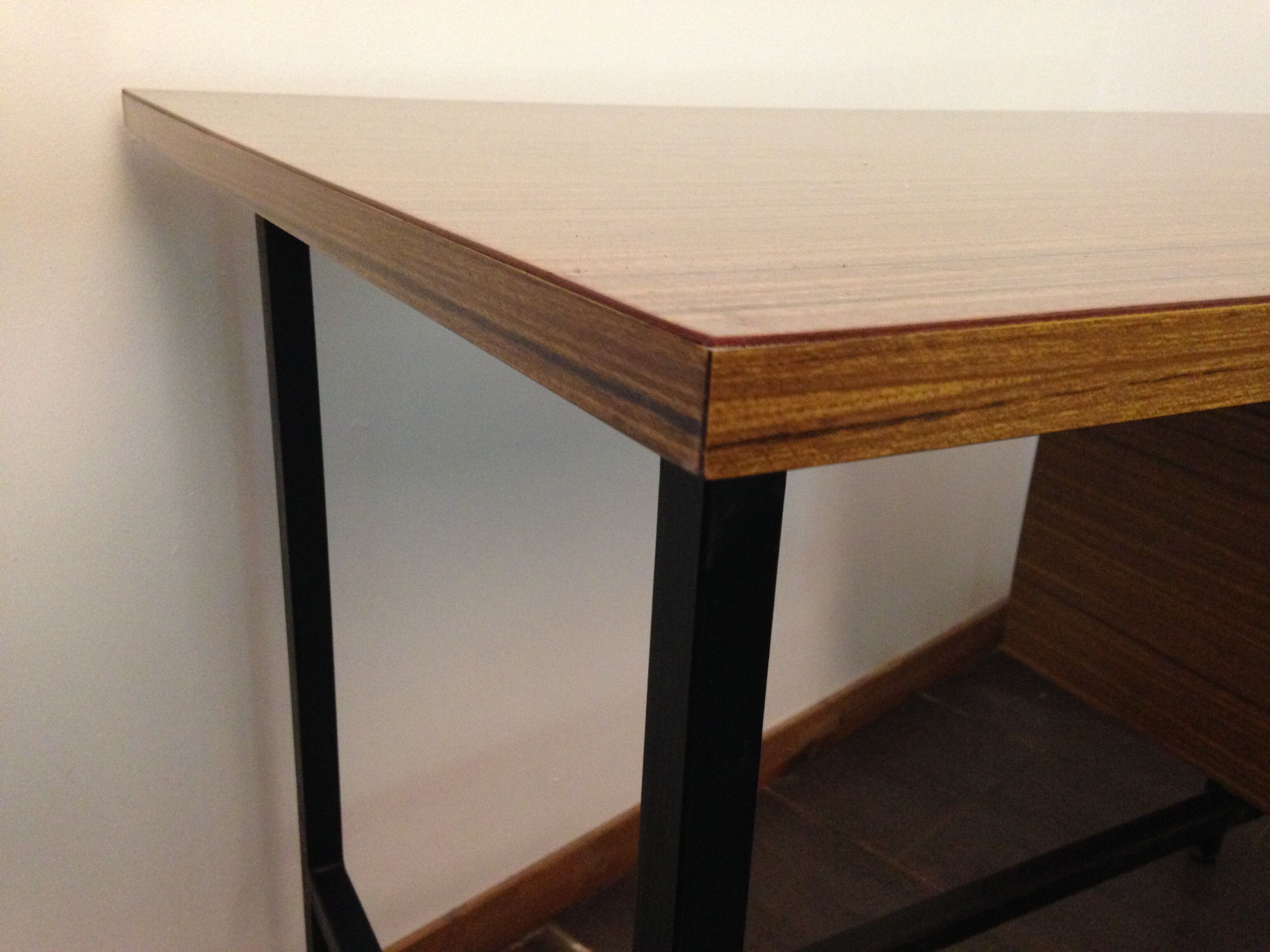 Bureau formica imitation bois 1950