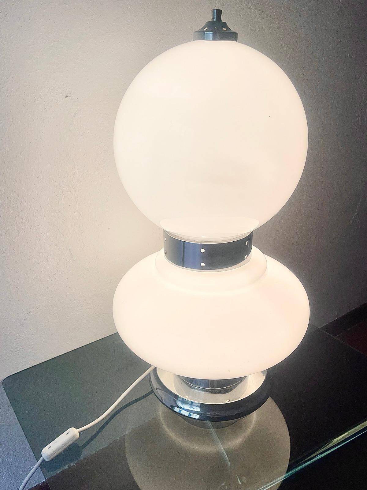 Lampe de table en verre de Murano sculptural Pop, Carlo Nason pour Mazzega, opaline