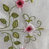 Tablecloth embroidered with colors