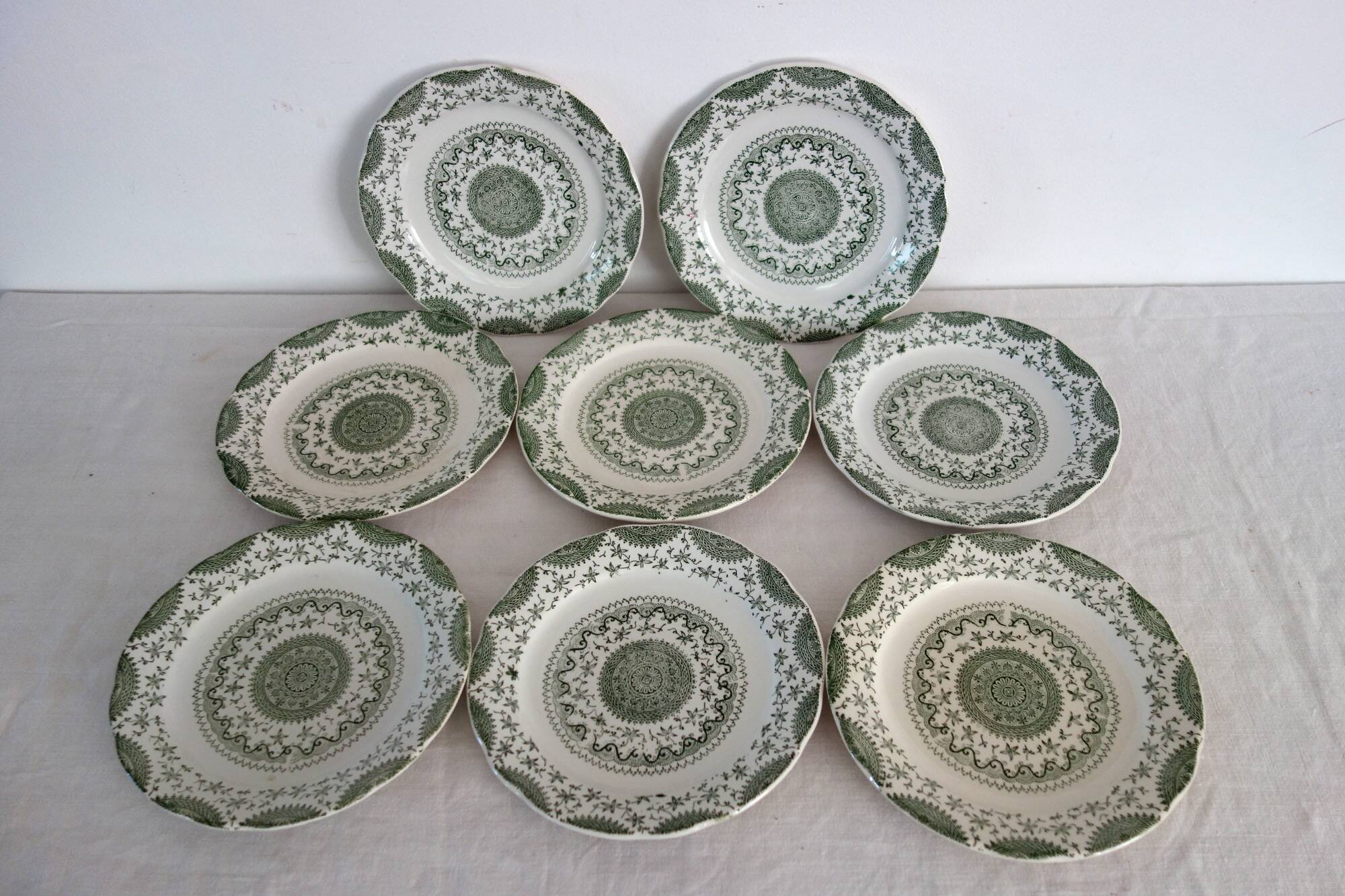 8 fine earthenware dessert plates