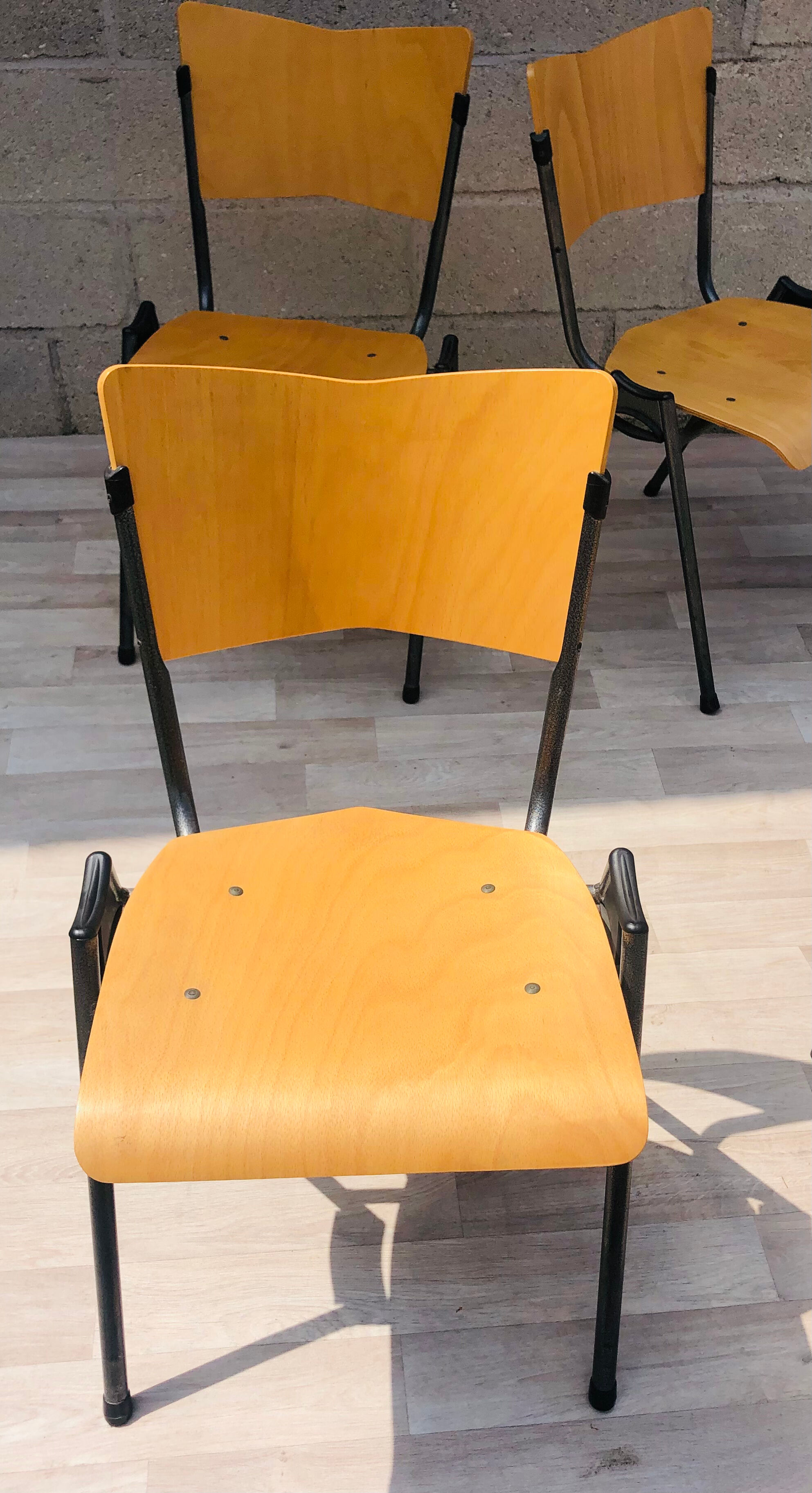 Set of 4 chairs design in wood