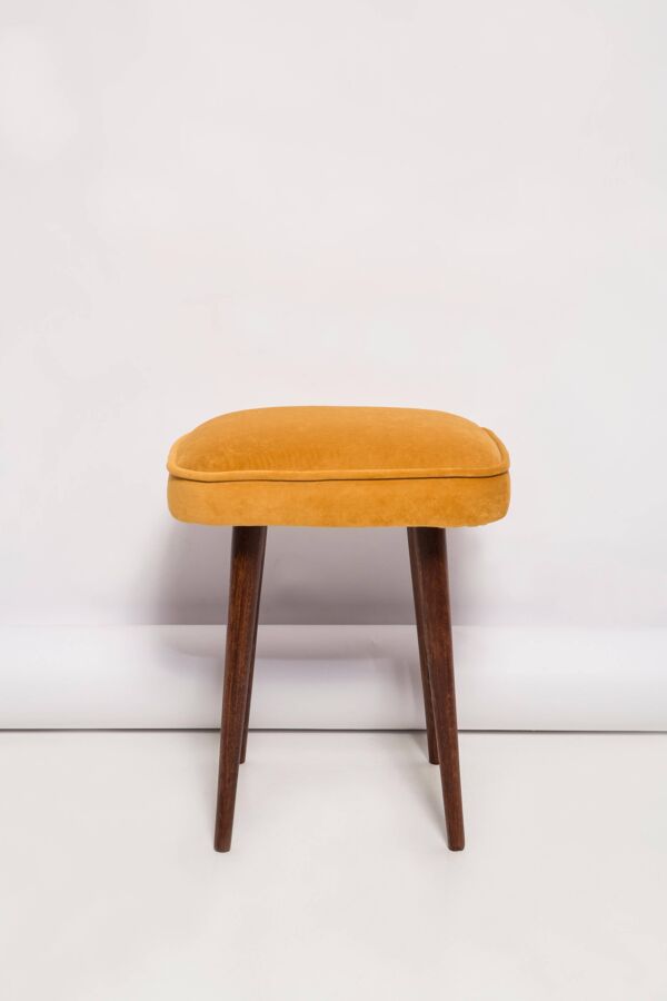 Ensemble de deux tabourets jaune moutarde, Europe, années 1960