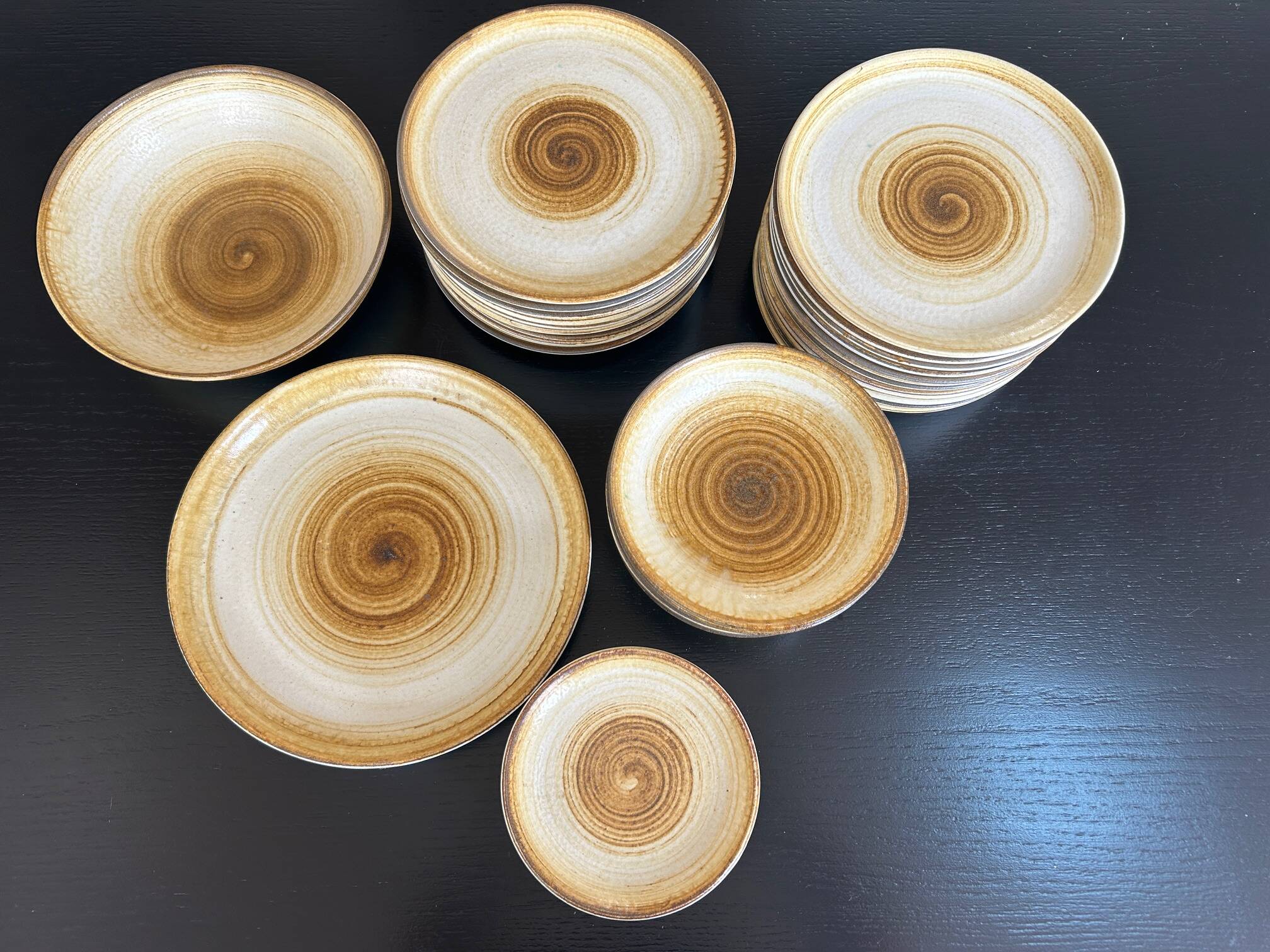 Longchamp 42-piece stoneware plate set