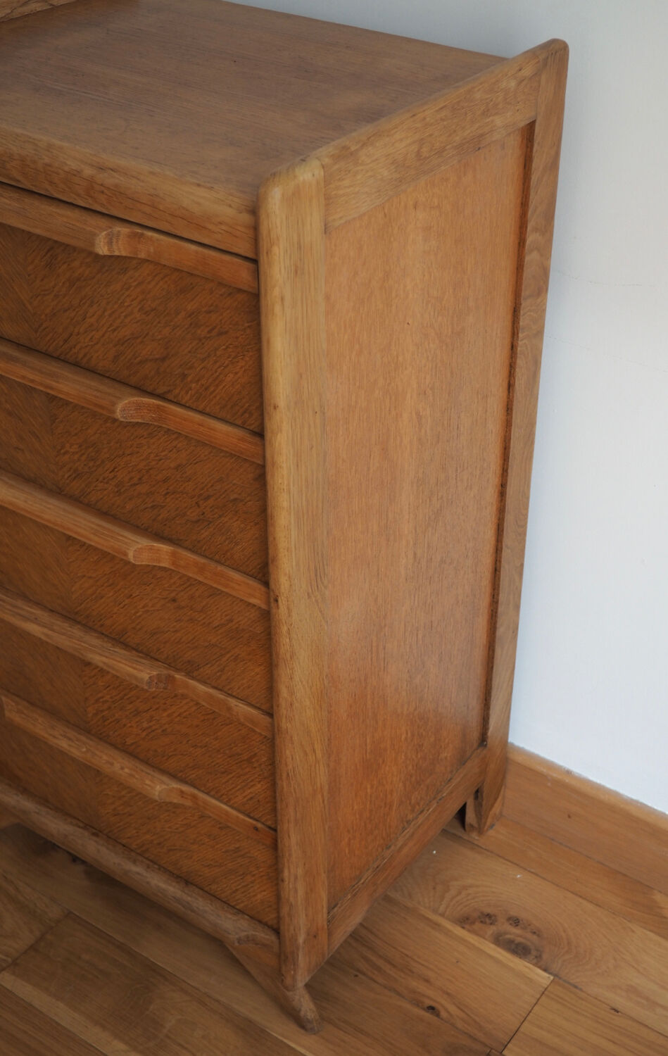 Dresser feet compass