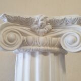 Colonne corynthienne à décor rudentée en plâtre