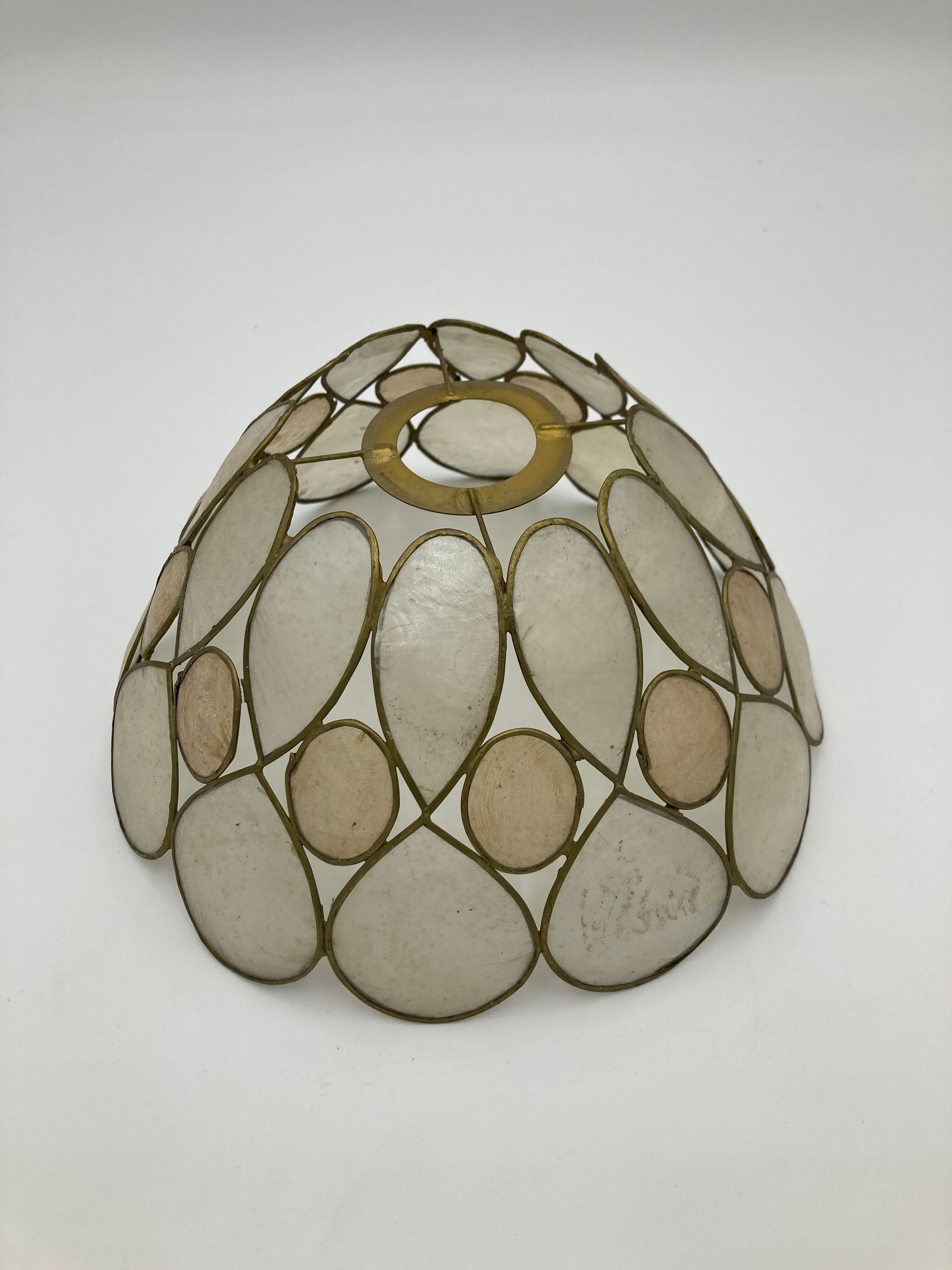 Mother-of-pearl and brass suspension