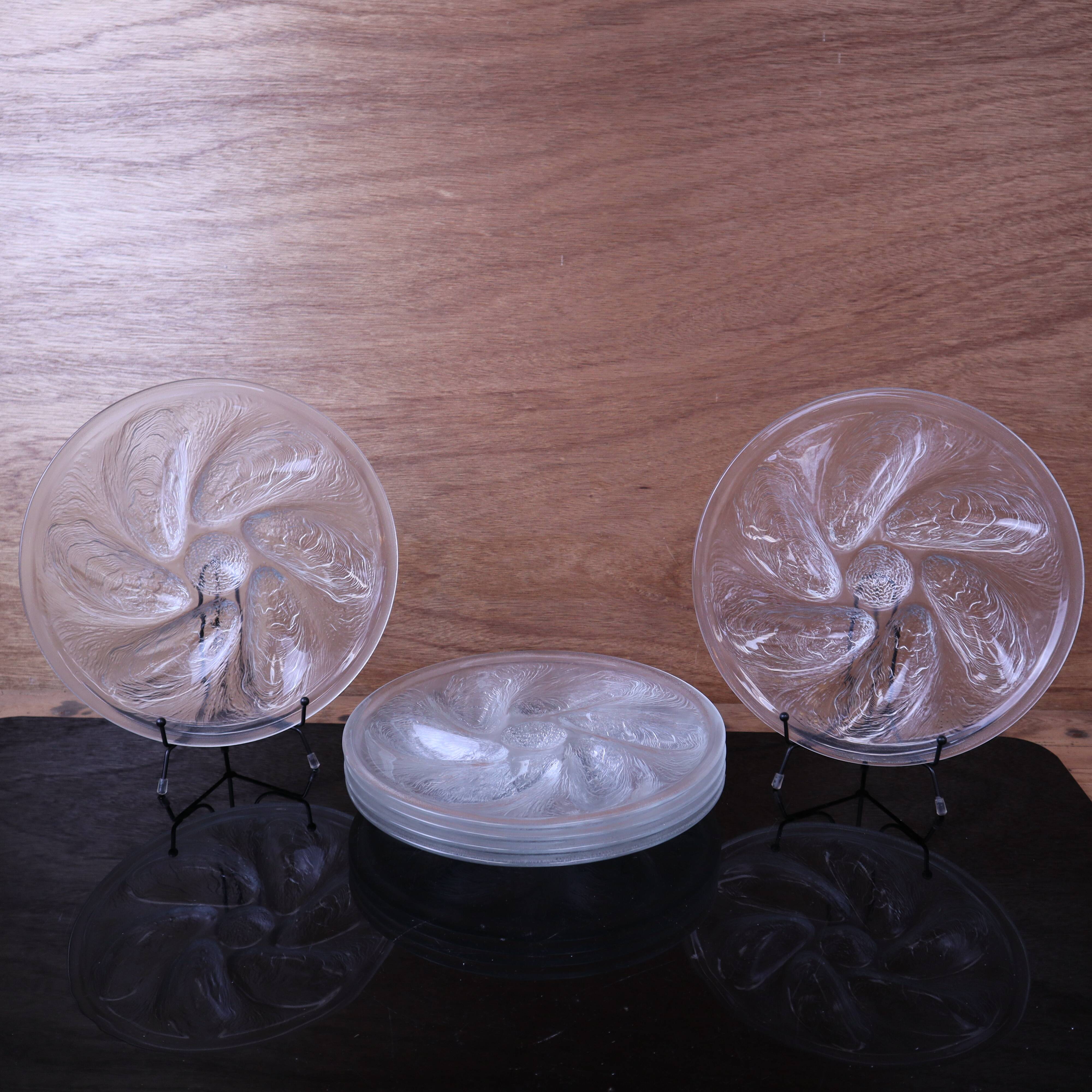 Set of 6 vintage 1970s Arcoroc oyster plates.