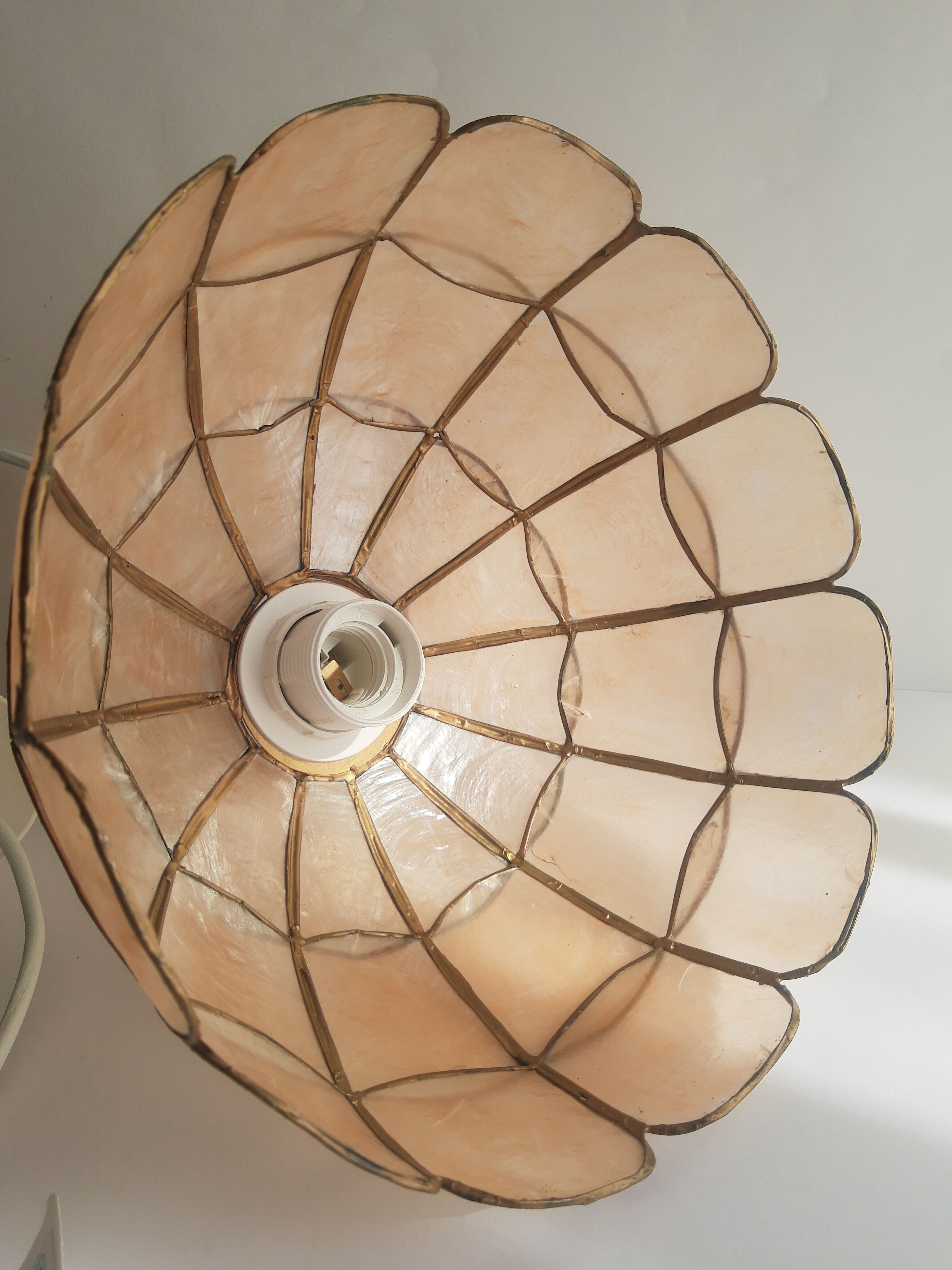 Mother-of-pearl and brass pendant lamp from the 60s and 70s