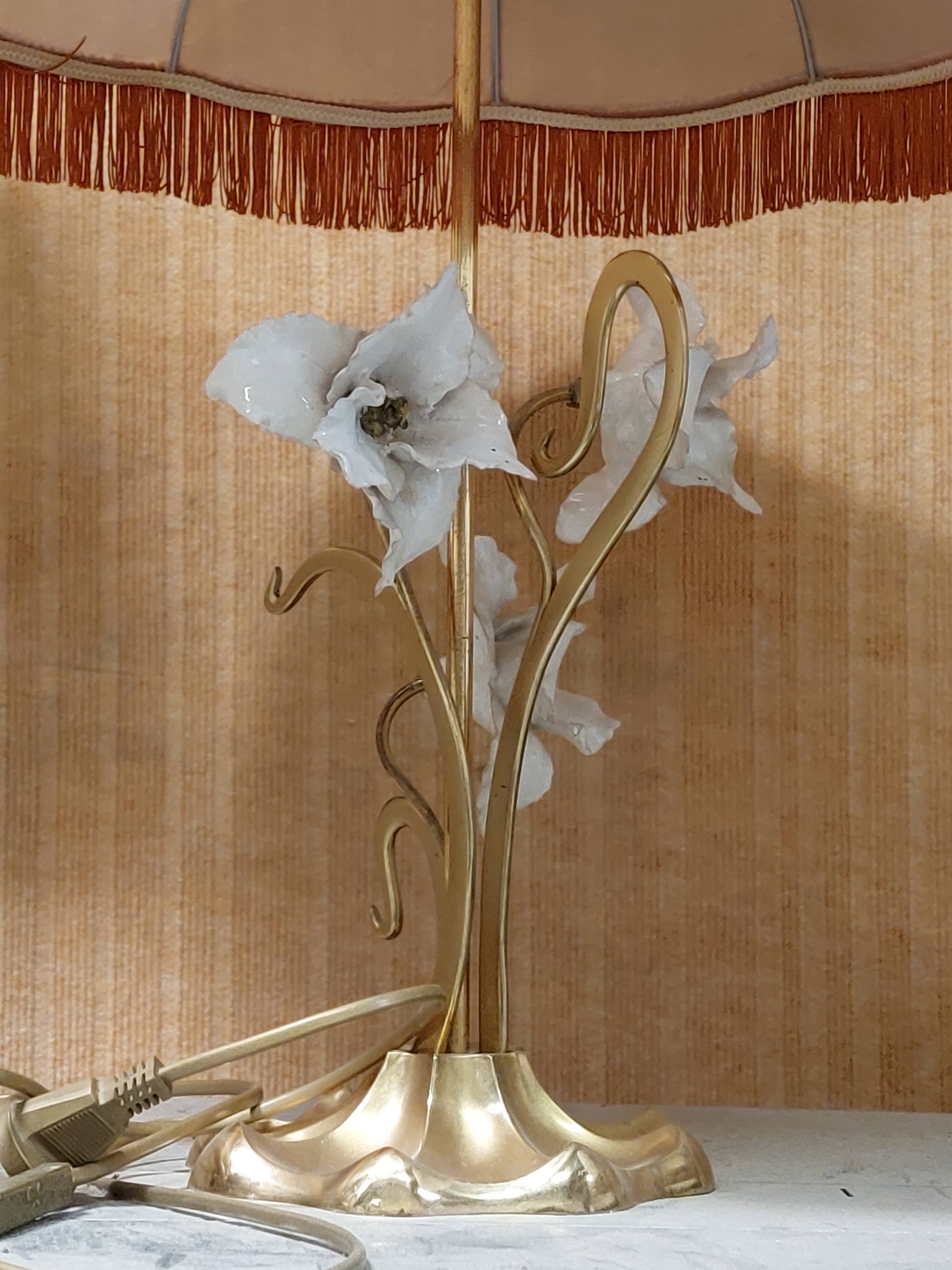 Large gilded brass lamp with white porcelain fleur-de-lis decoration