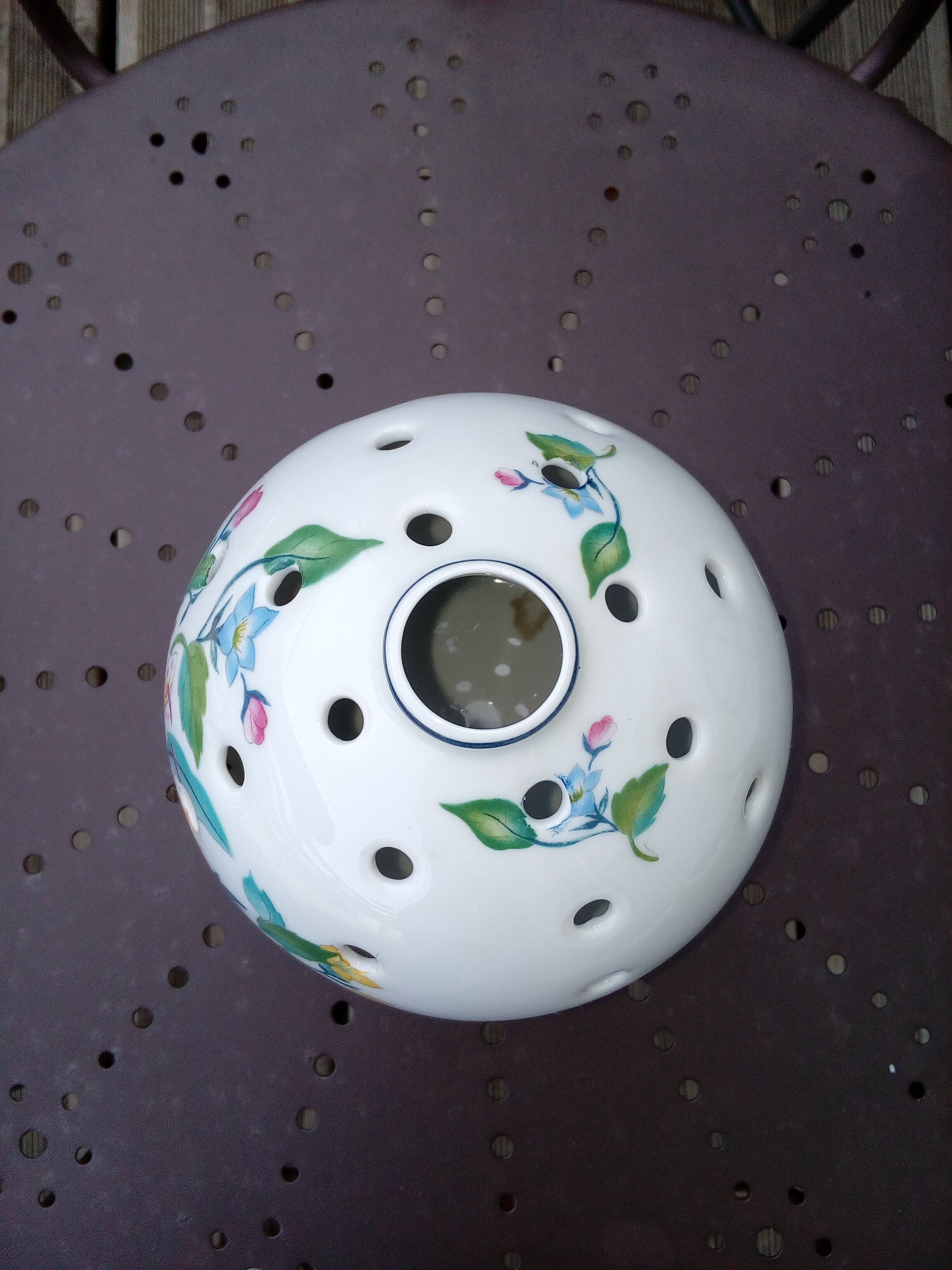 Vase ball flower in white porcelain limoges