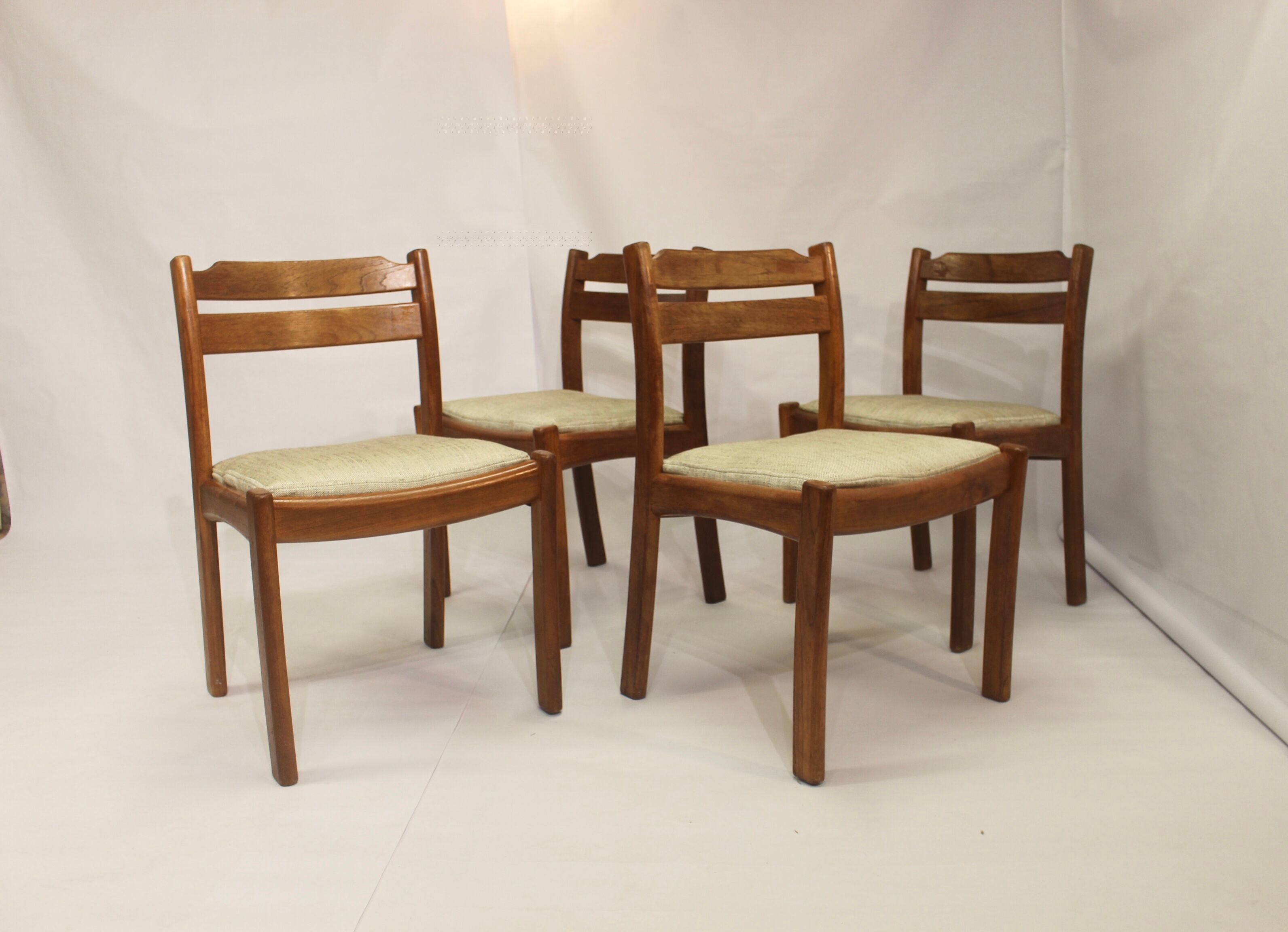 Set of 4 chairs dyrlund year 60 in teak