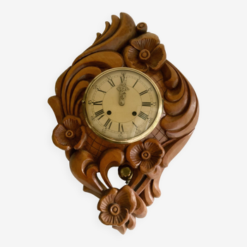 Horloge murale rococo sculptée vintage milieu du 20e siècle, Allemagne