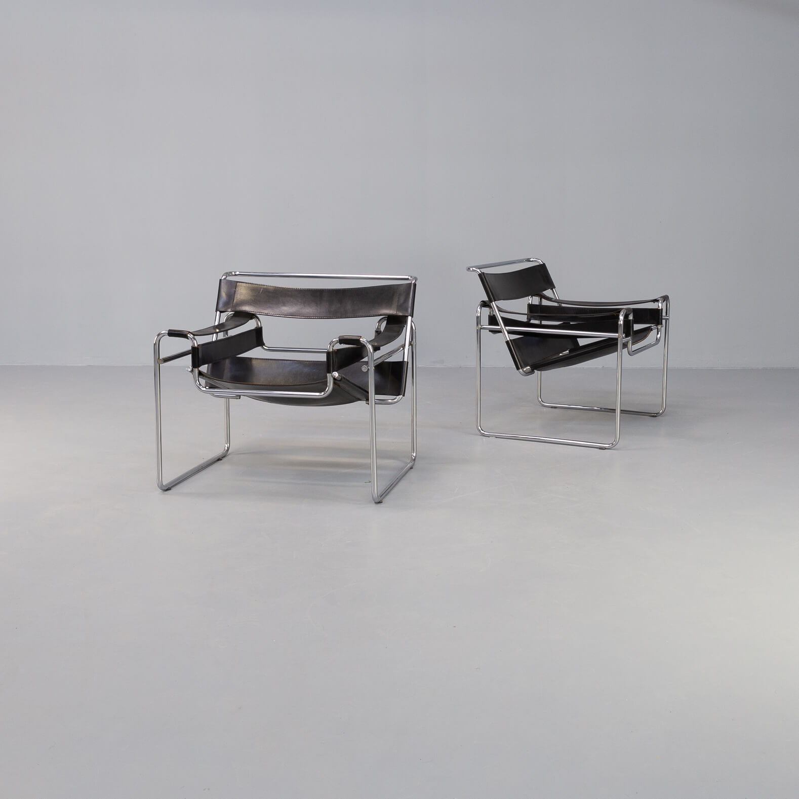 Marcel Breuer “wassily’ B3 chairs black leather for Gavina set/2
