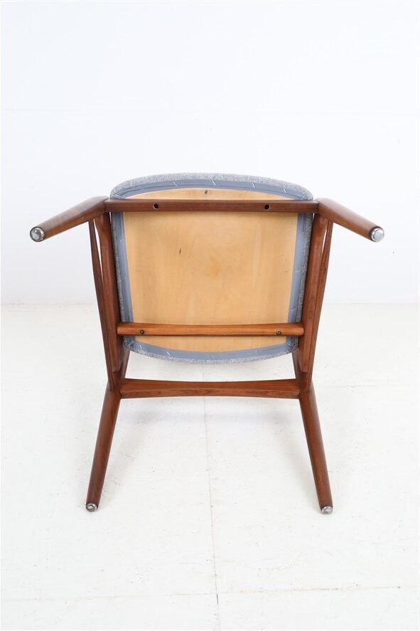 Chaise en teck Ærthøj Jensen & Mølholm entièrement restaurée avec un revêtement en feutre de laine / Design danois moderne du milieu du siècle / Années 1960