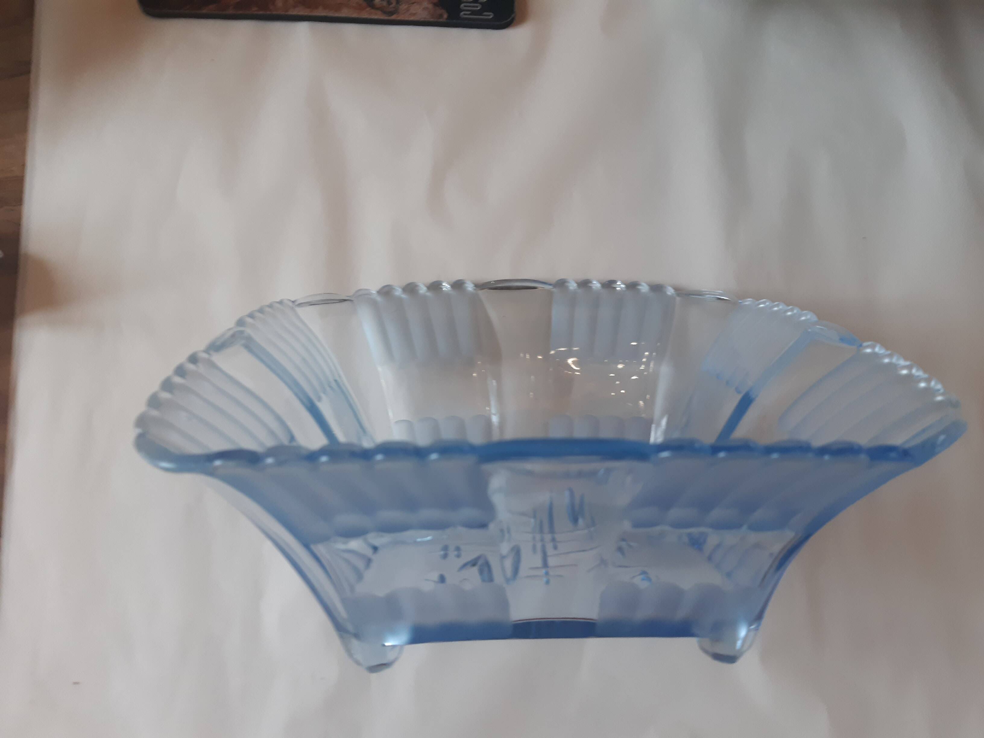 Coupe à fruit en verre poli transparent bleu