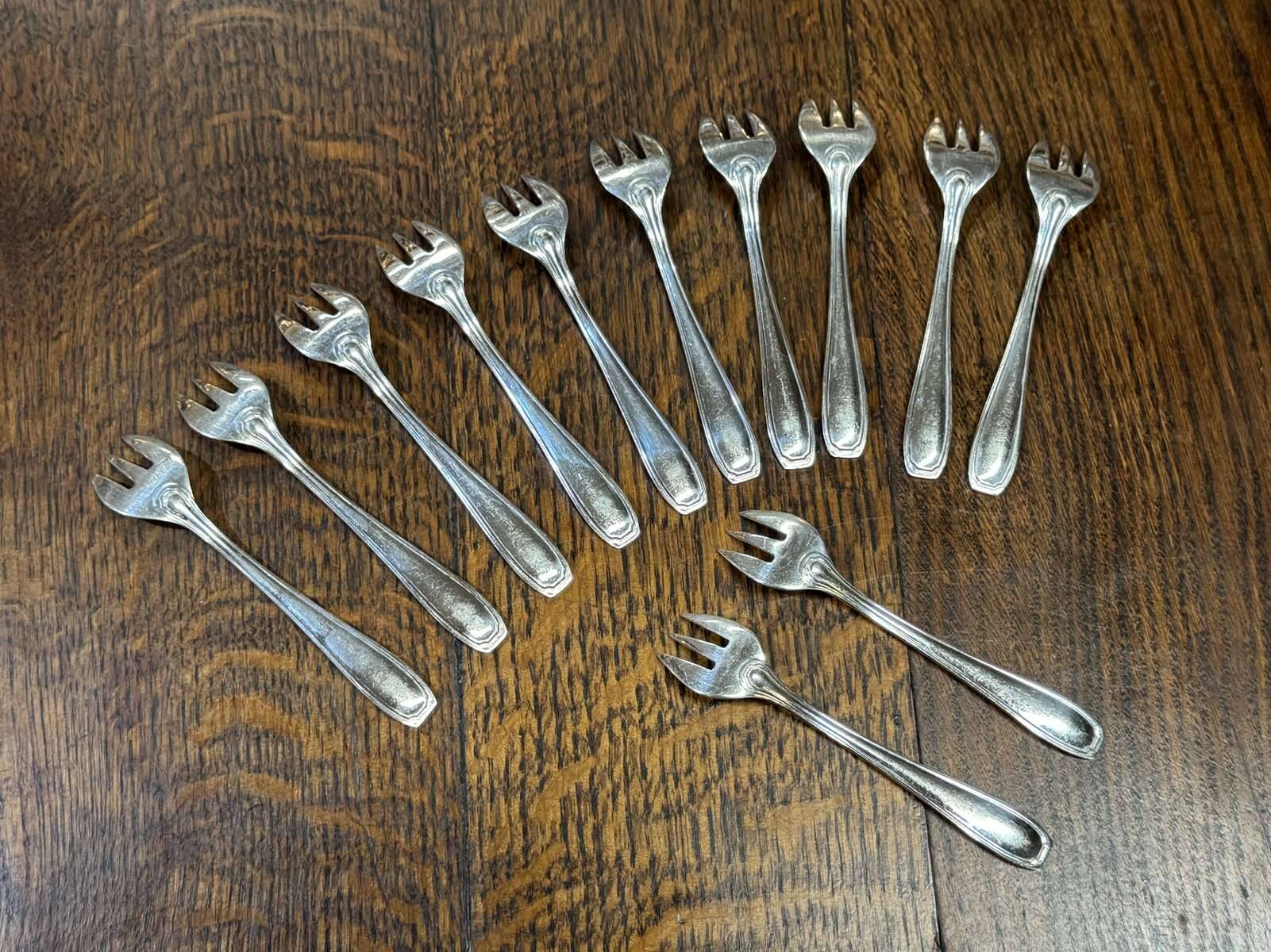 Set of 12 silver-plated oyster forks