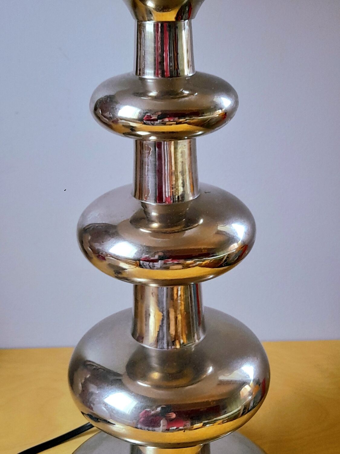 Space age lamp in chrome metal from the 1970s.