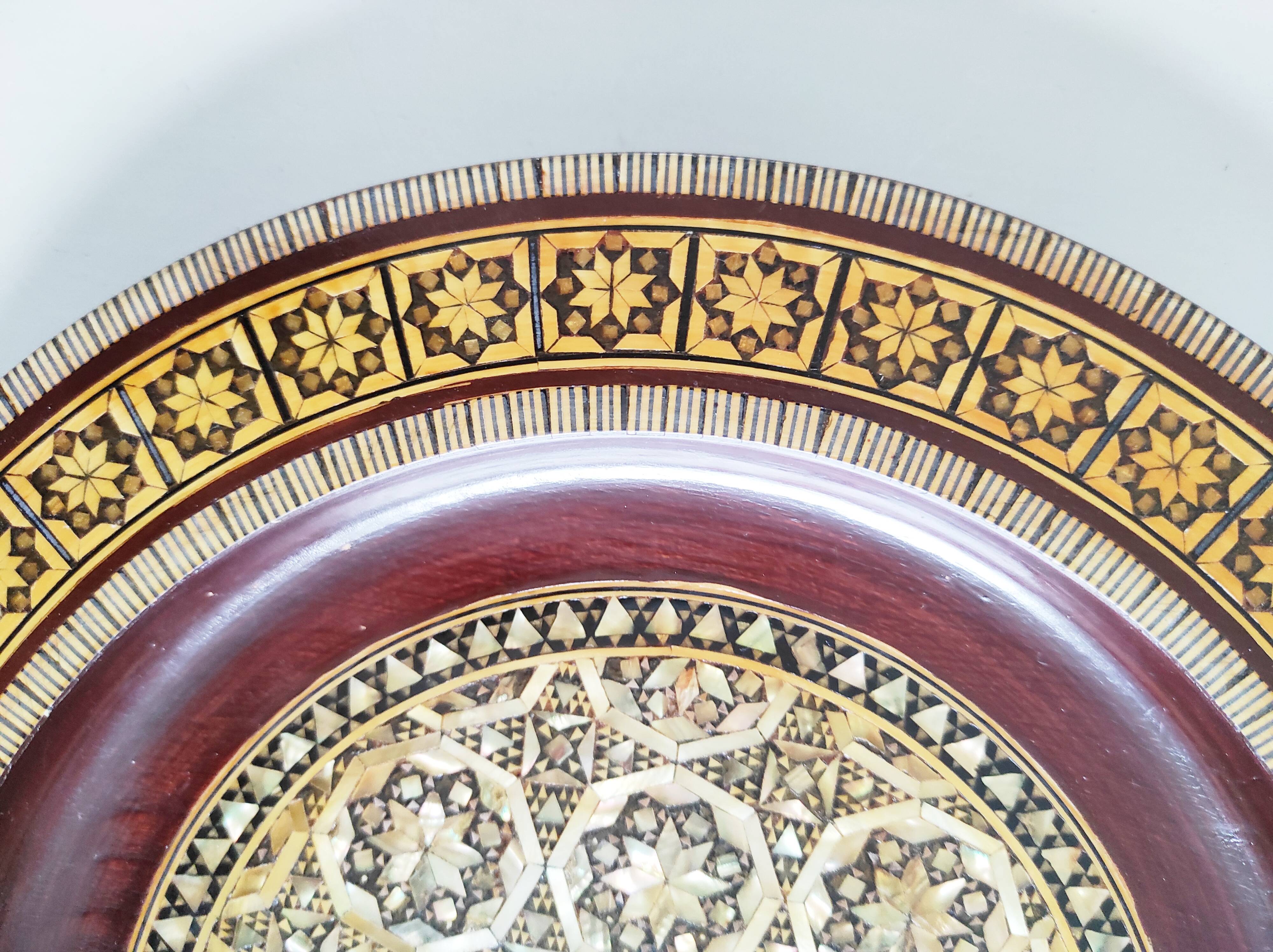 Wooden pocket emptier with mother-of-pearl marquetry