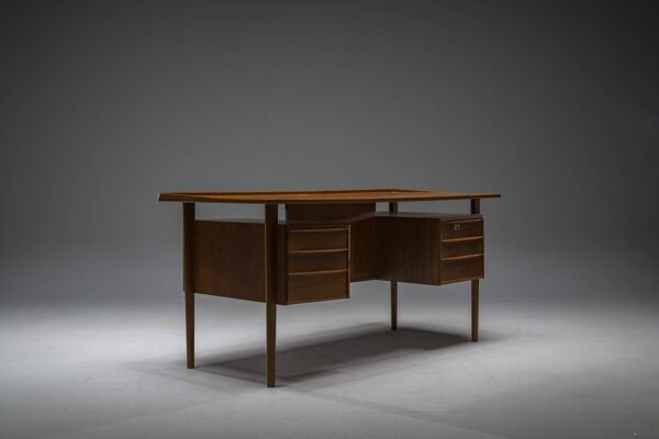Bureau danois en teck par Peter Lovig Nielsen pour Hedensted Mobelfabrik, 1972