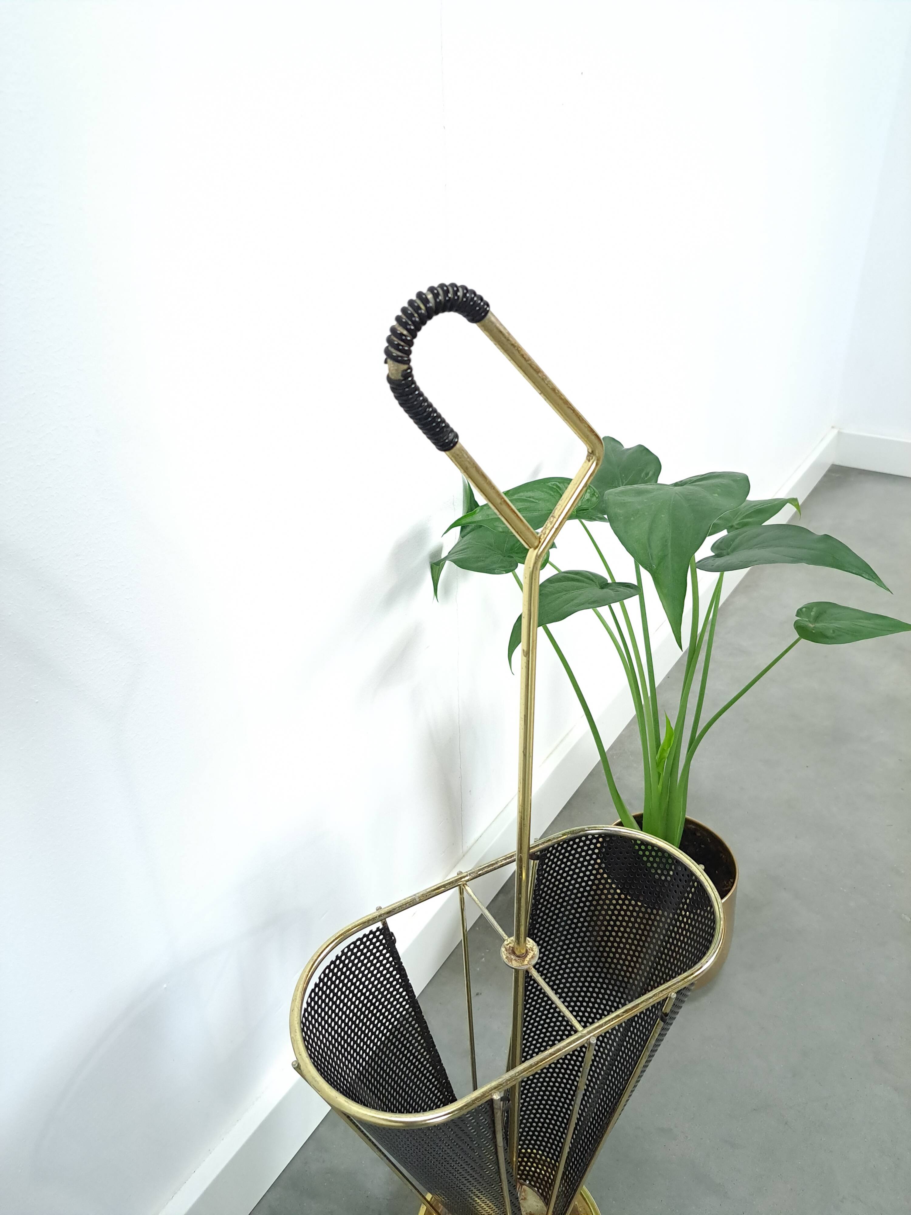 Goudkleurige metalen paraplubak